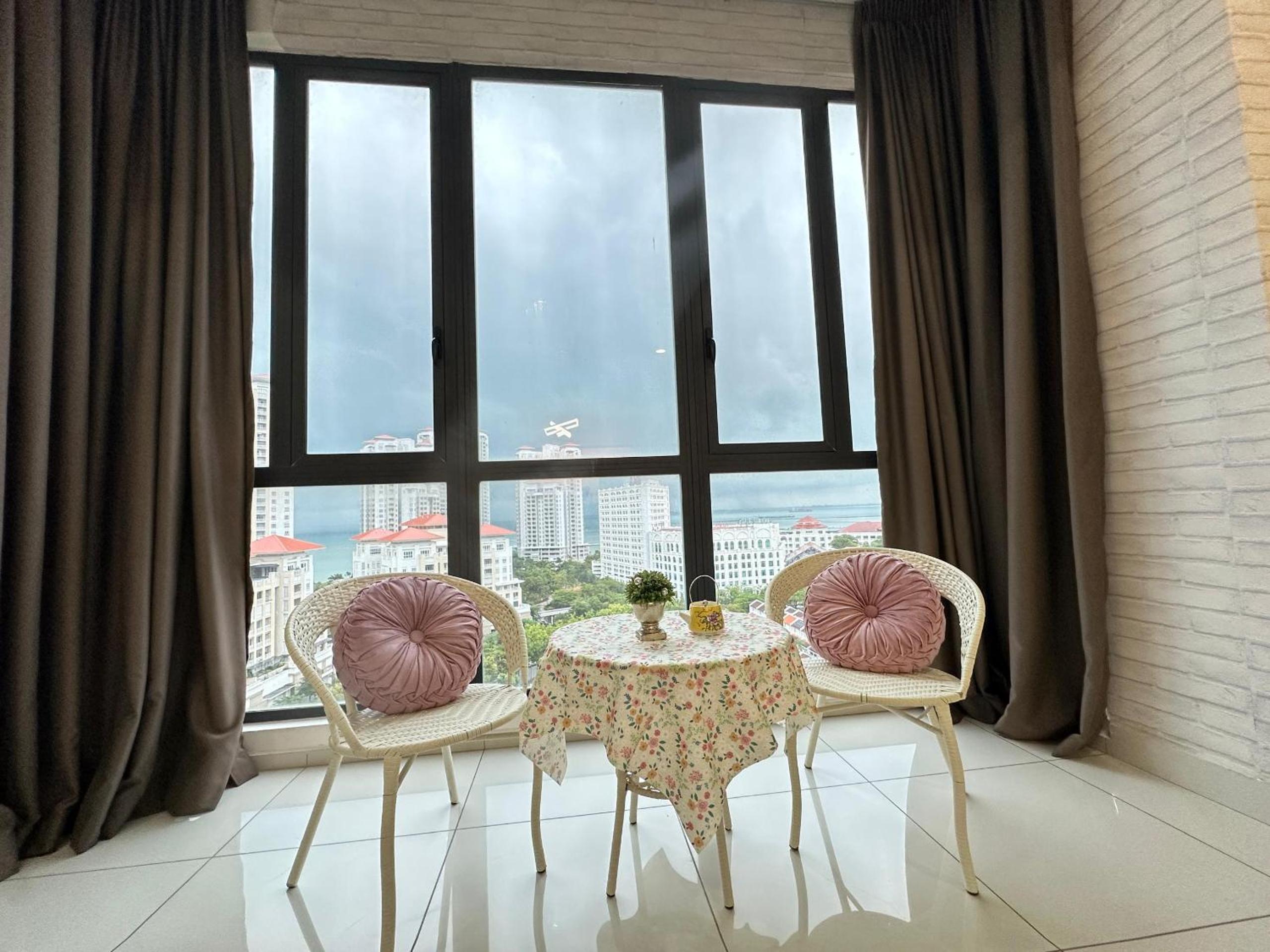Seaview 2BR Suite with Pool & bathtub near Gurney Jazz Suites