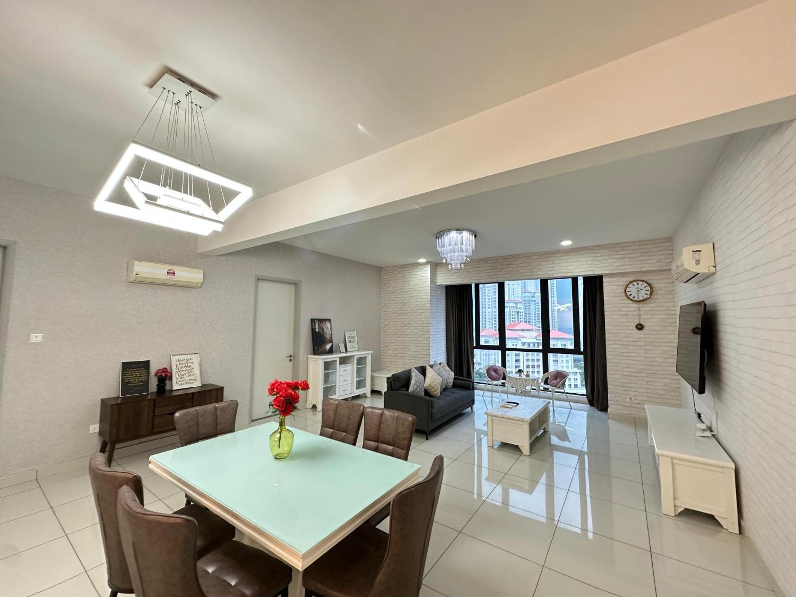Seaview 2BR Suite with Pool & bathtub near Gurney Jazz Suites