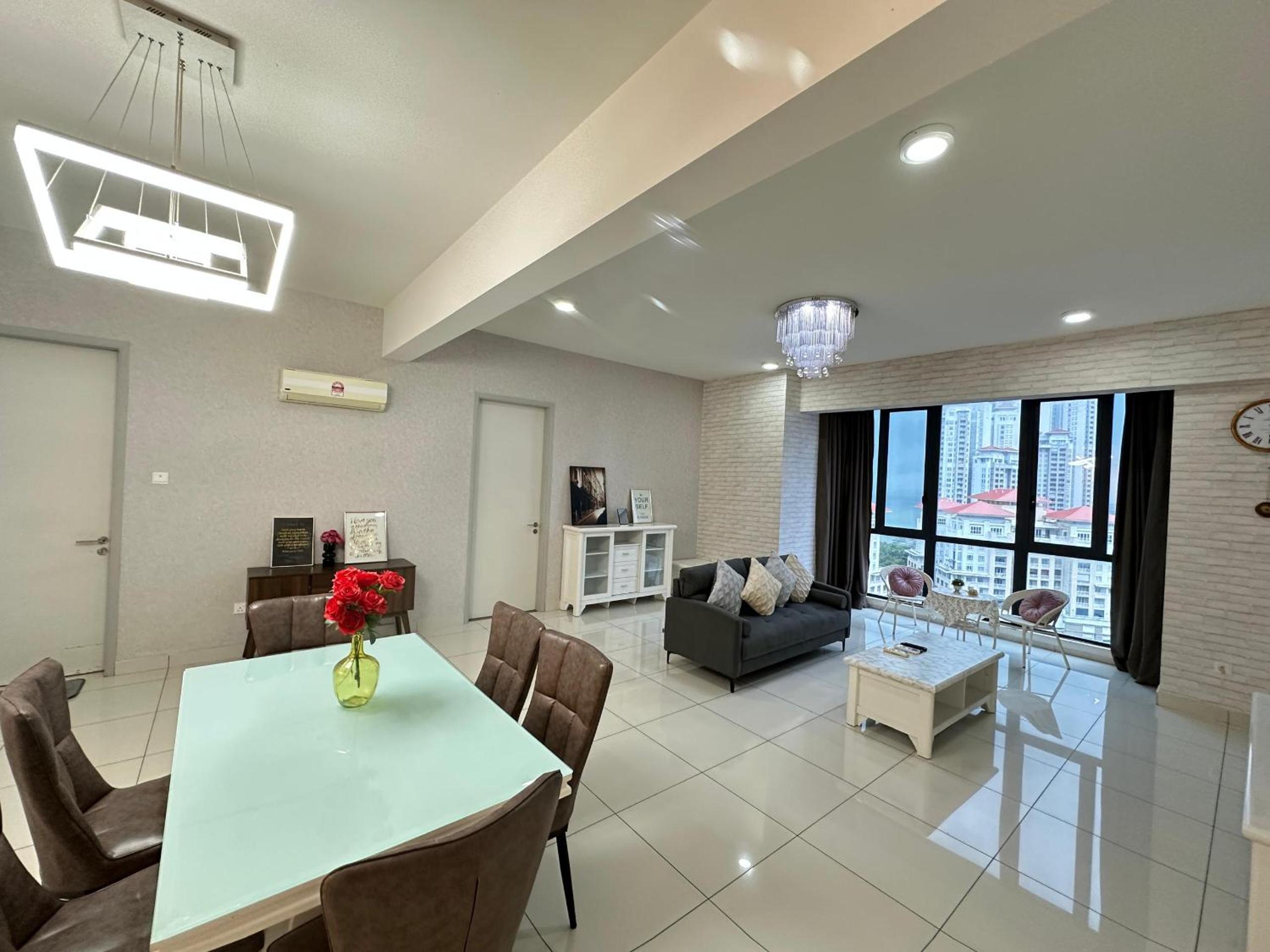 Seaview 2BR Suite with Pool & bathtub near Gurney Jazz Suites