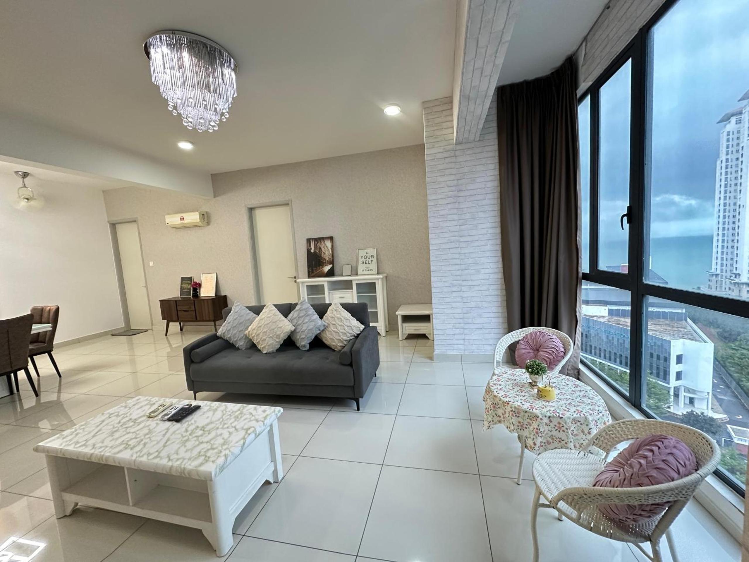 Seaview 2BR Suite with Pool & bathtub near Gurney Jazz Suites