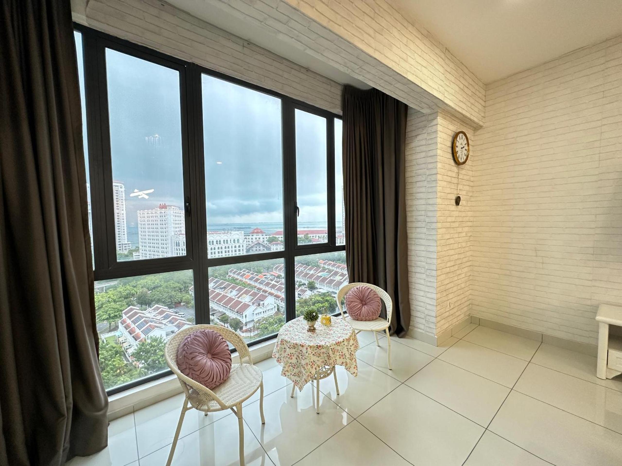Seaview 2BR Suite with Pool & bathtub near Gurney Jazz Suites