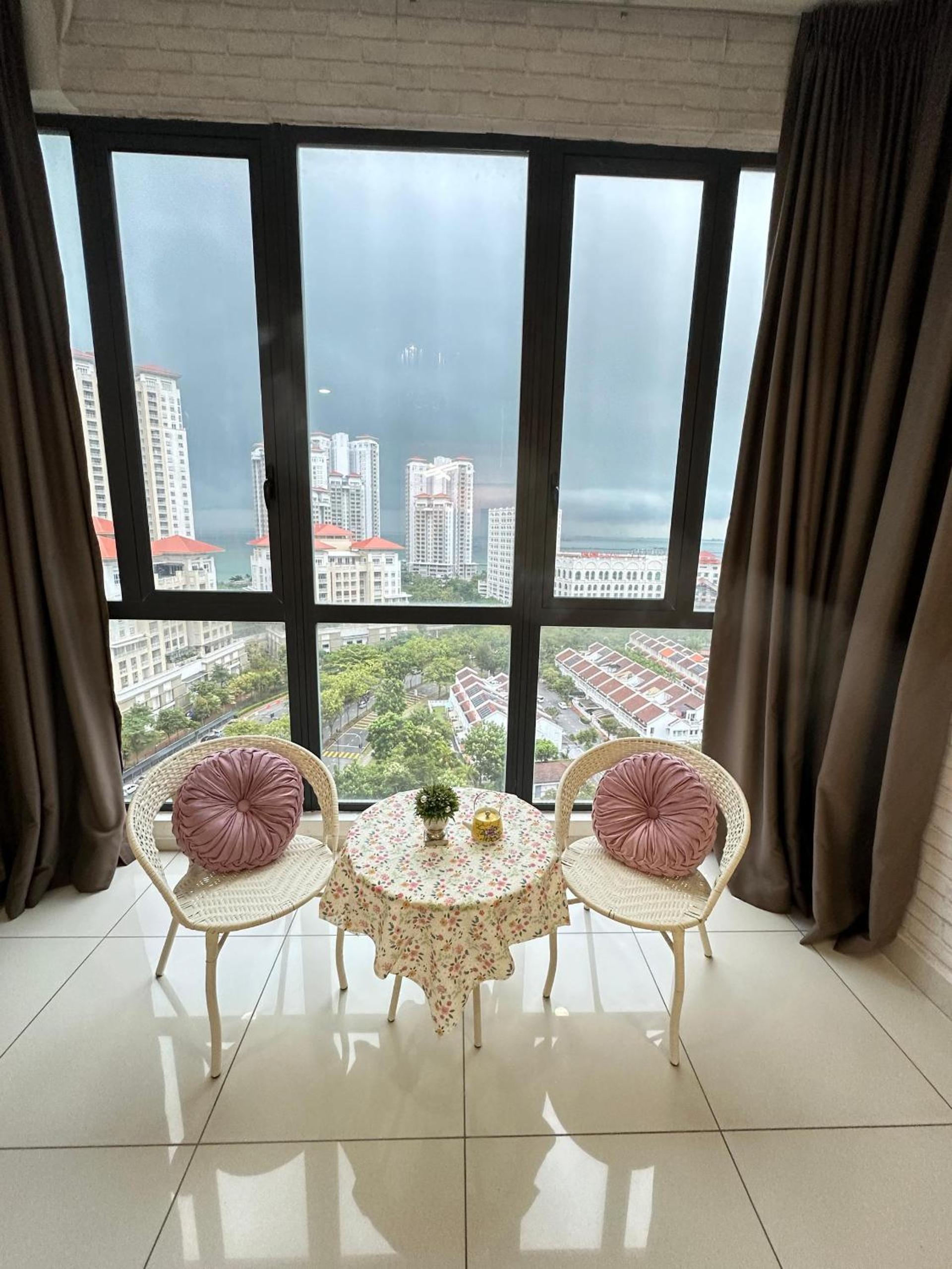 Seaview 2BR Suite with Pool & bathtub near Gurney Jazz Suites