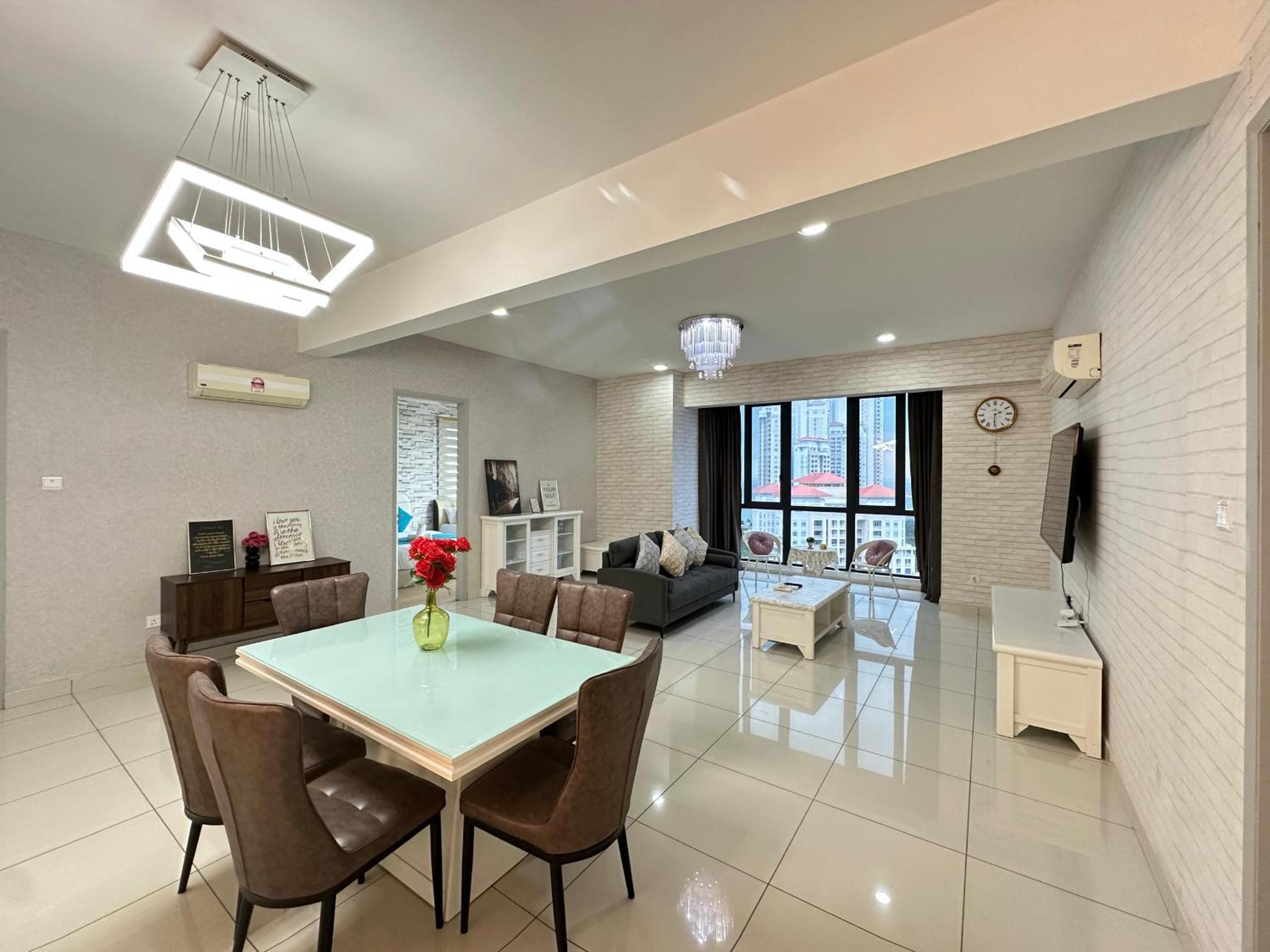 Seaview 2BR Suite with Pool & bathtub near Gurney Jazz Suites