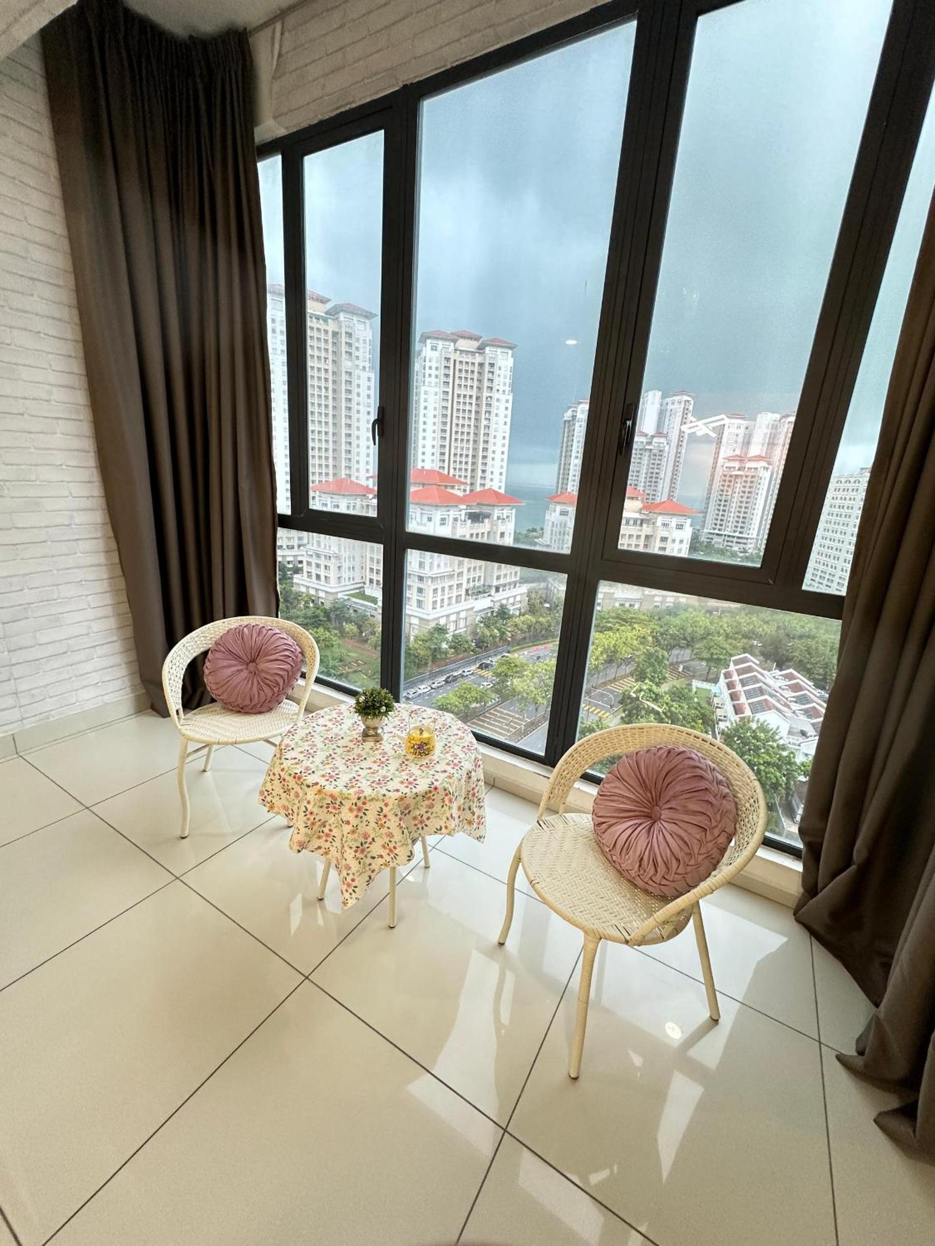 Seaview 2BR Suite with Pool & bathtub near Gurney Jazz Suites