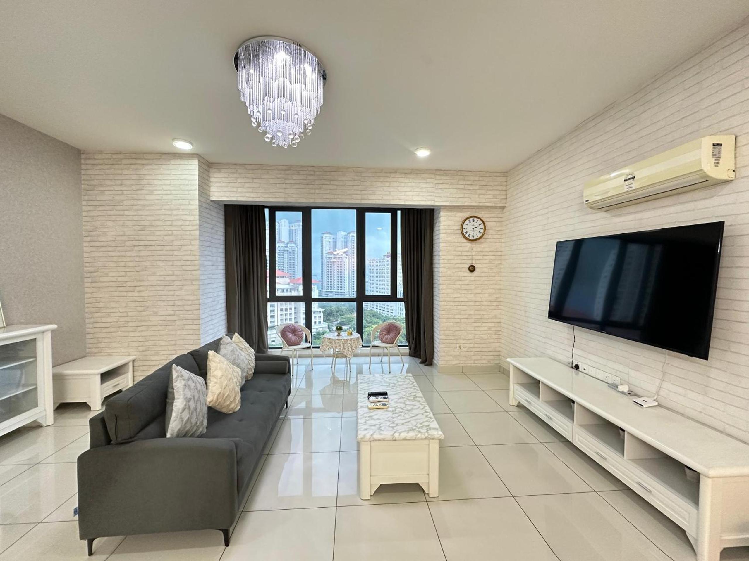 Seaview 2BR Suite with Pool & bathtub near Gurney Jazz Suites