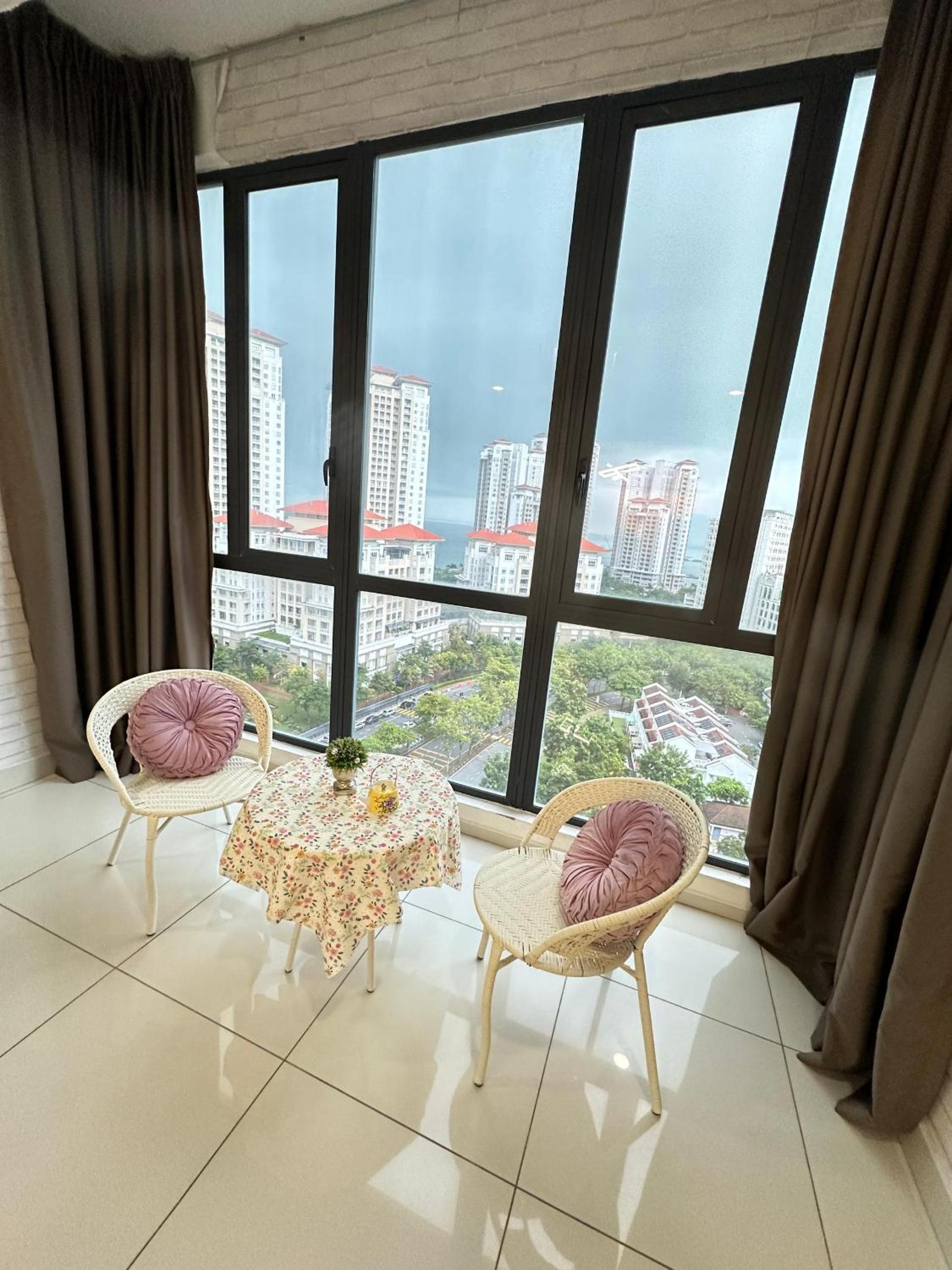 Seaview 2BR Suite with Pool & bathtub near Gurney Jazz Suites