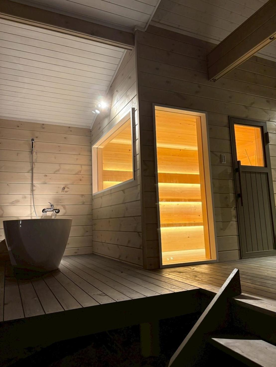 Second House kukka