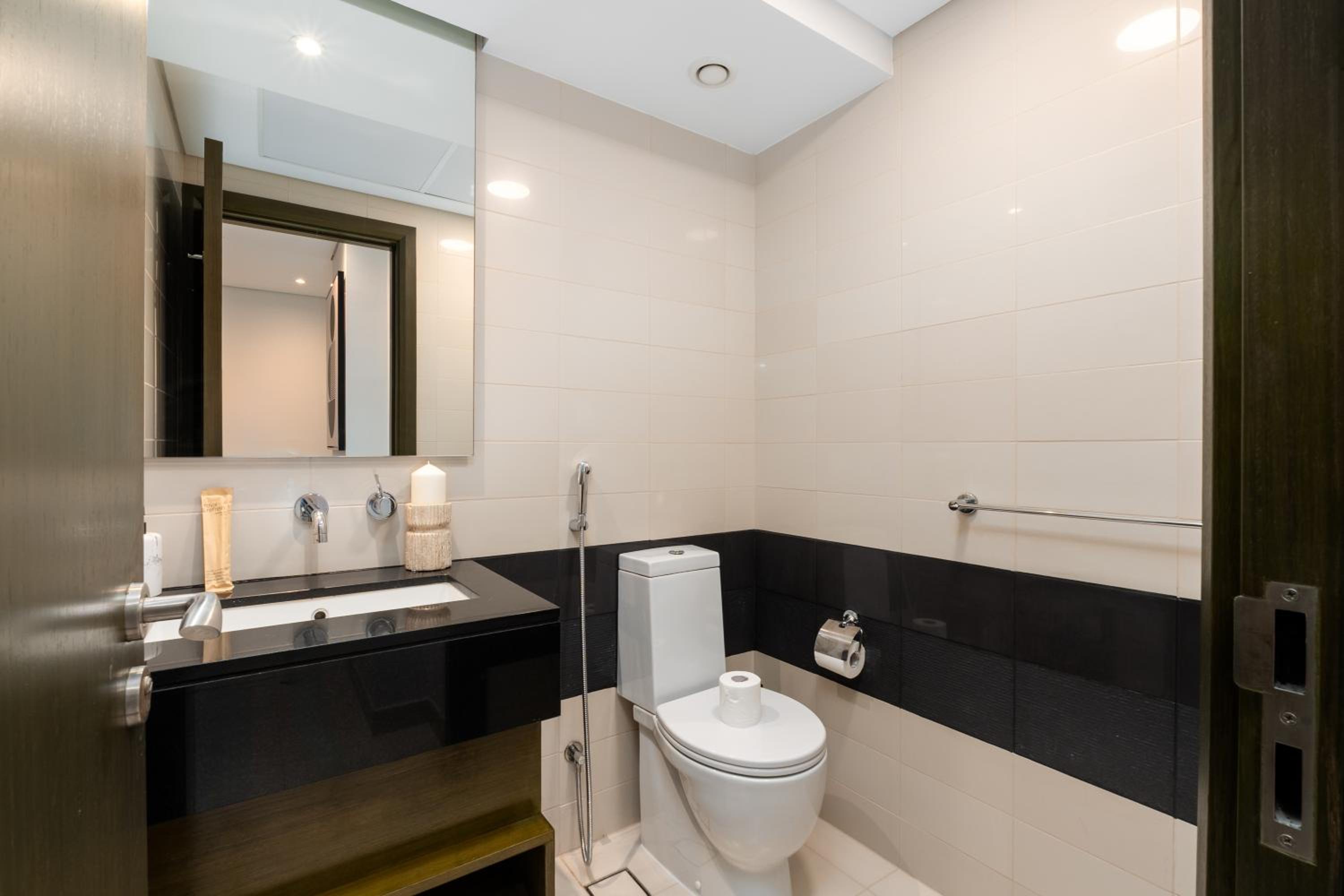 The Lofts West, Downtown Dubai - Mint Stay