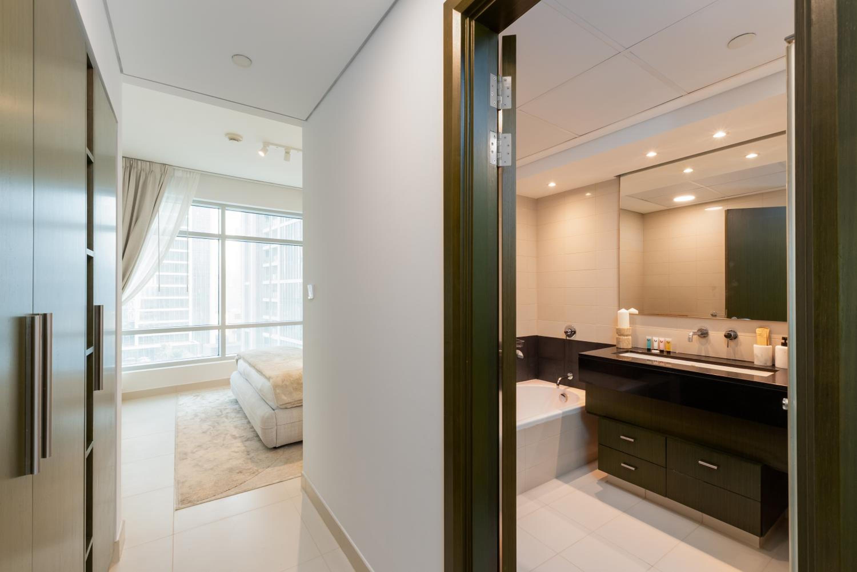 The Lofts West, Downtown Dubai - Mint Stay