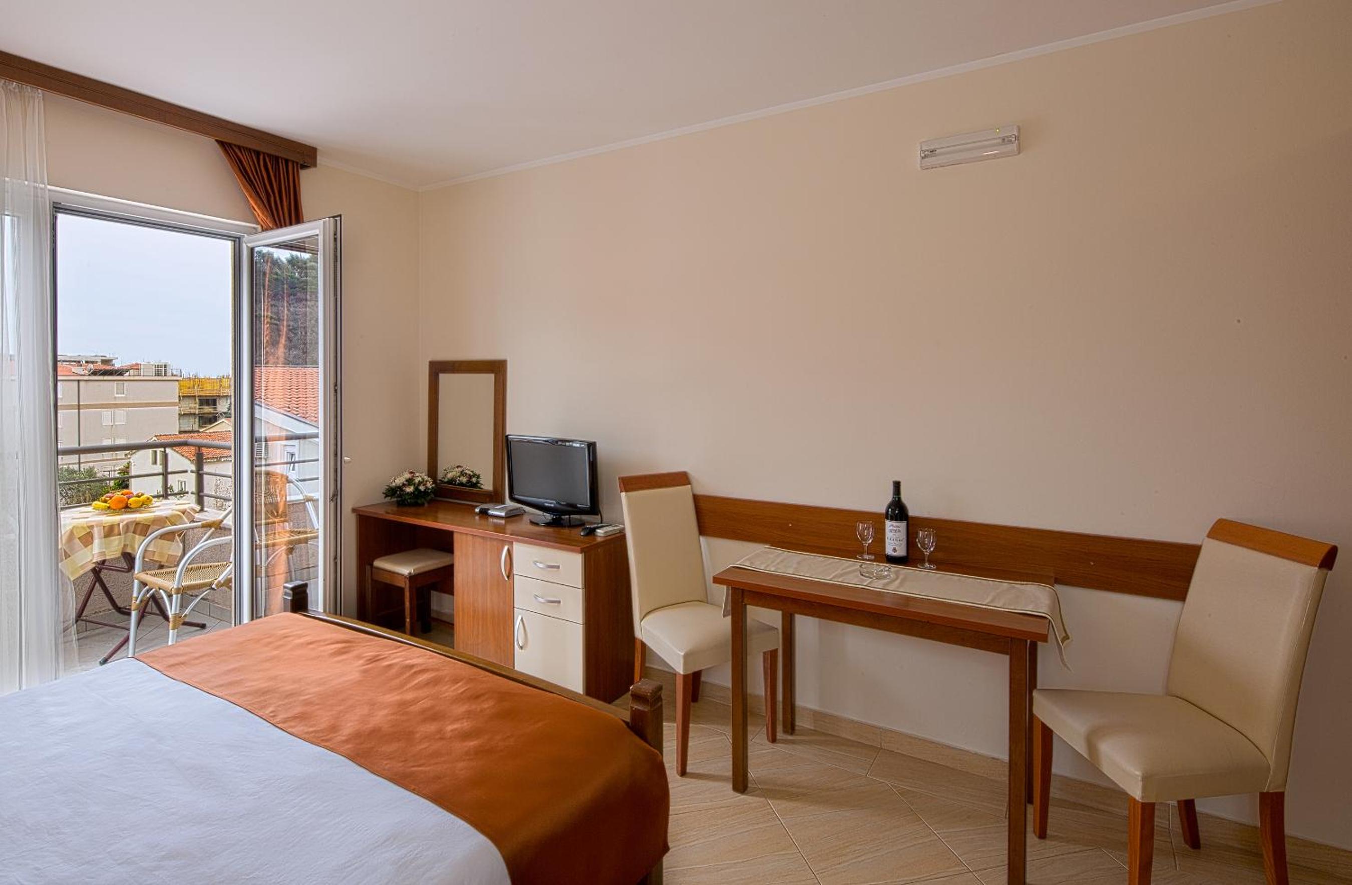 Petrovac Holiday Apartments