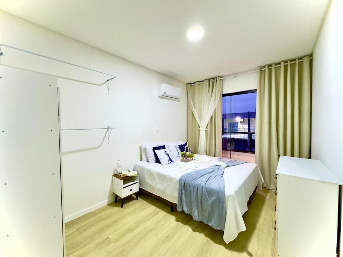 Casa em Bal Picarras 3 quartos churrasqueira privativa Ar Condicionado Wi-fi Cozinha Completa a 750m Praia com vaga privativa de Garagem