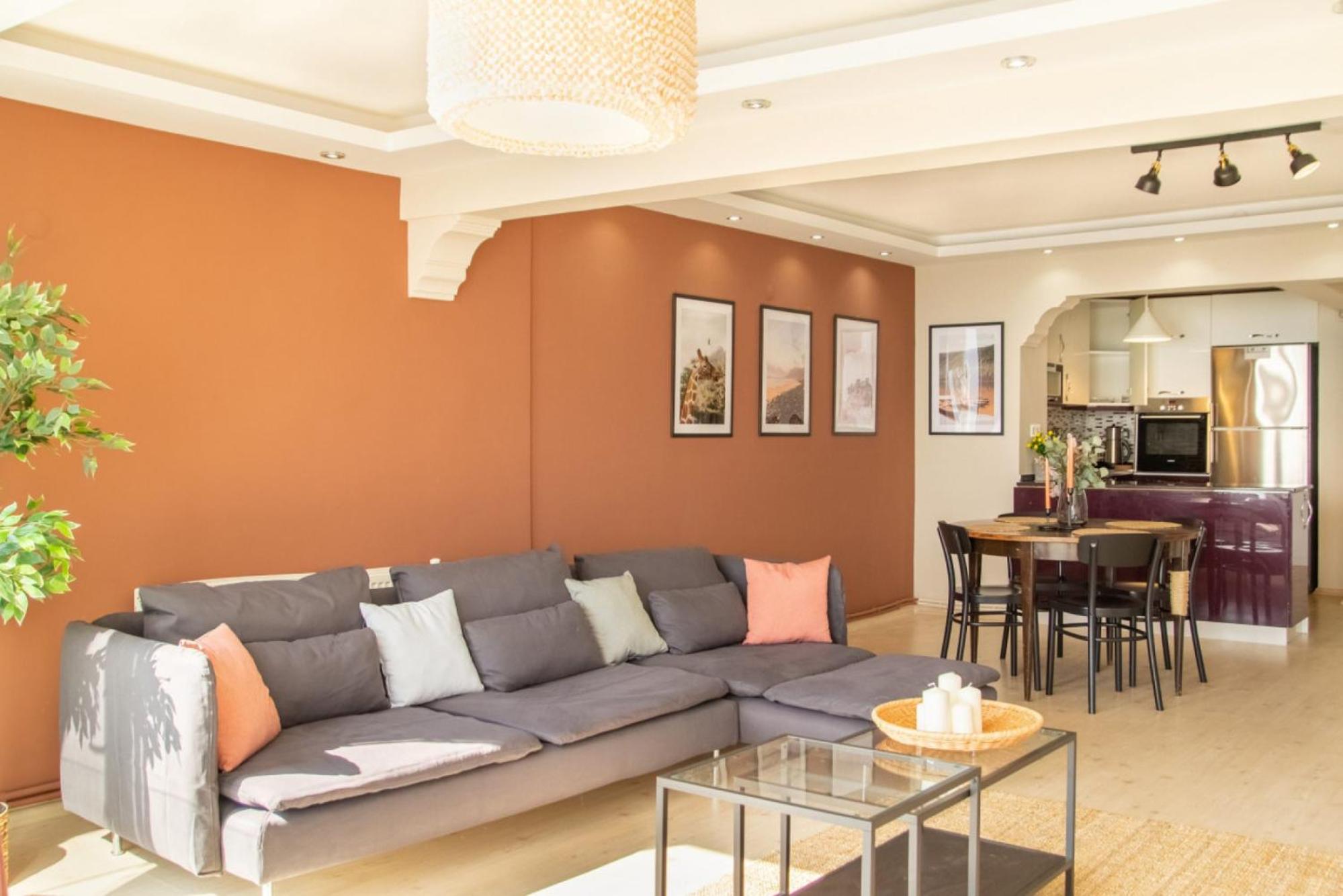 Sea-View 3BR Home in Karşıyaka