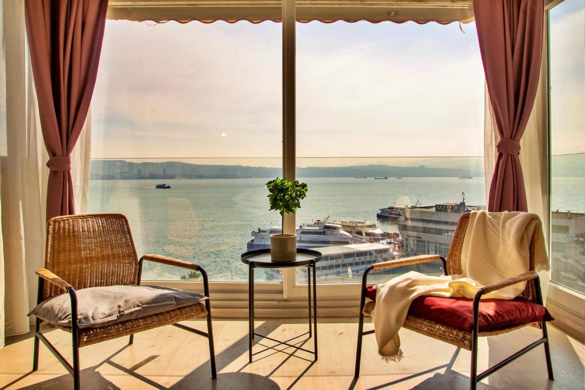 Sea-View 3BR Home in Karşıyaka
