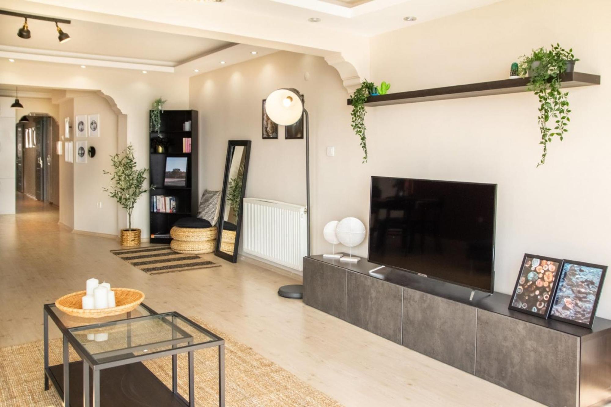 Sea-View 3BR Home in Karşıyaka