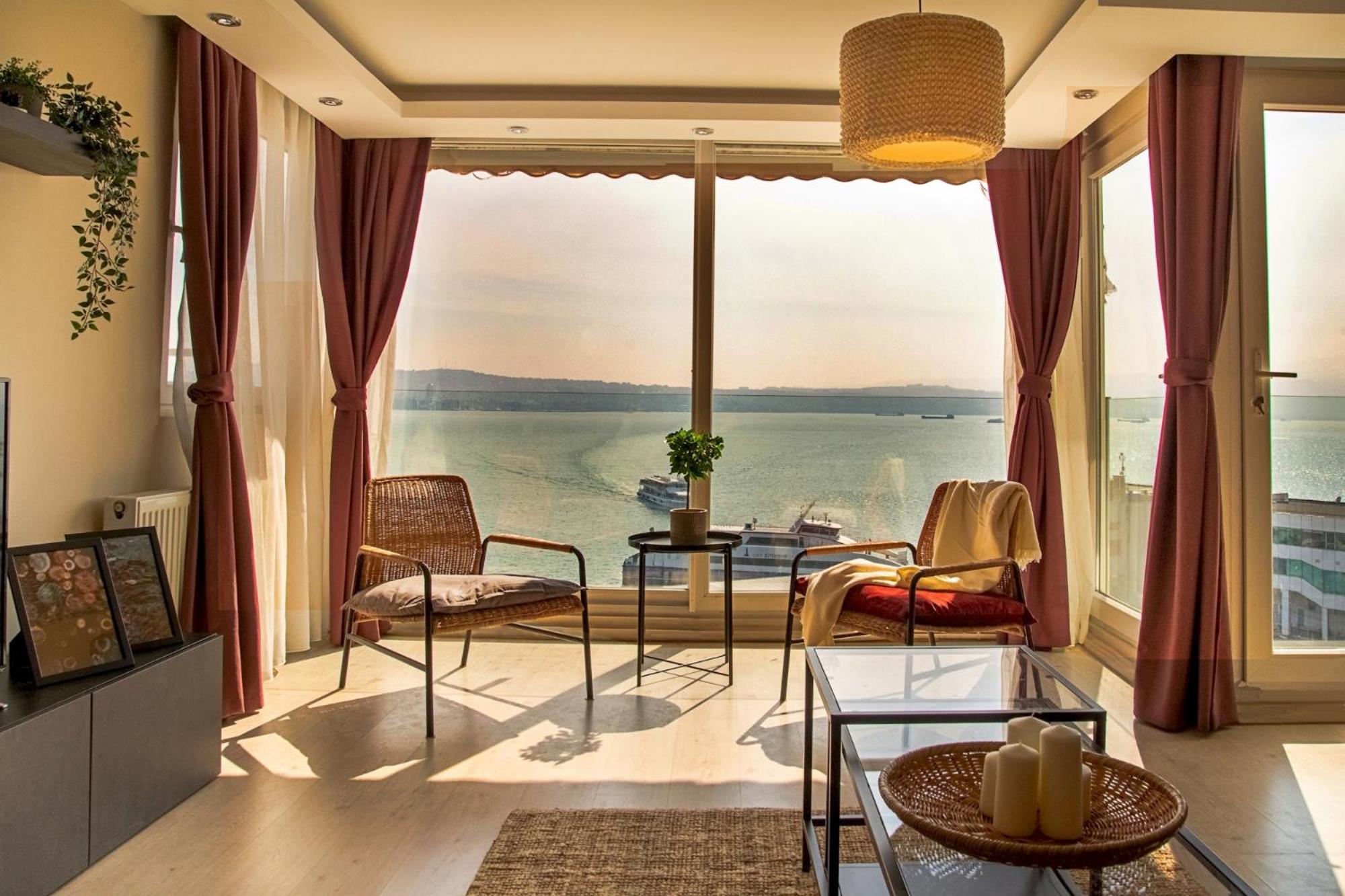Sea-View 3BR Home in Karşıyaka