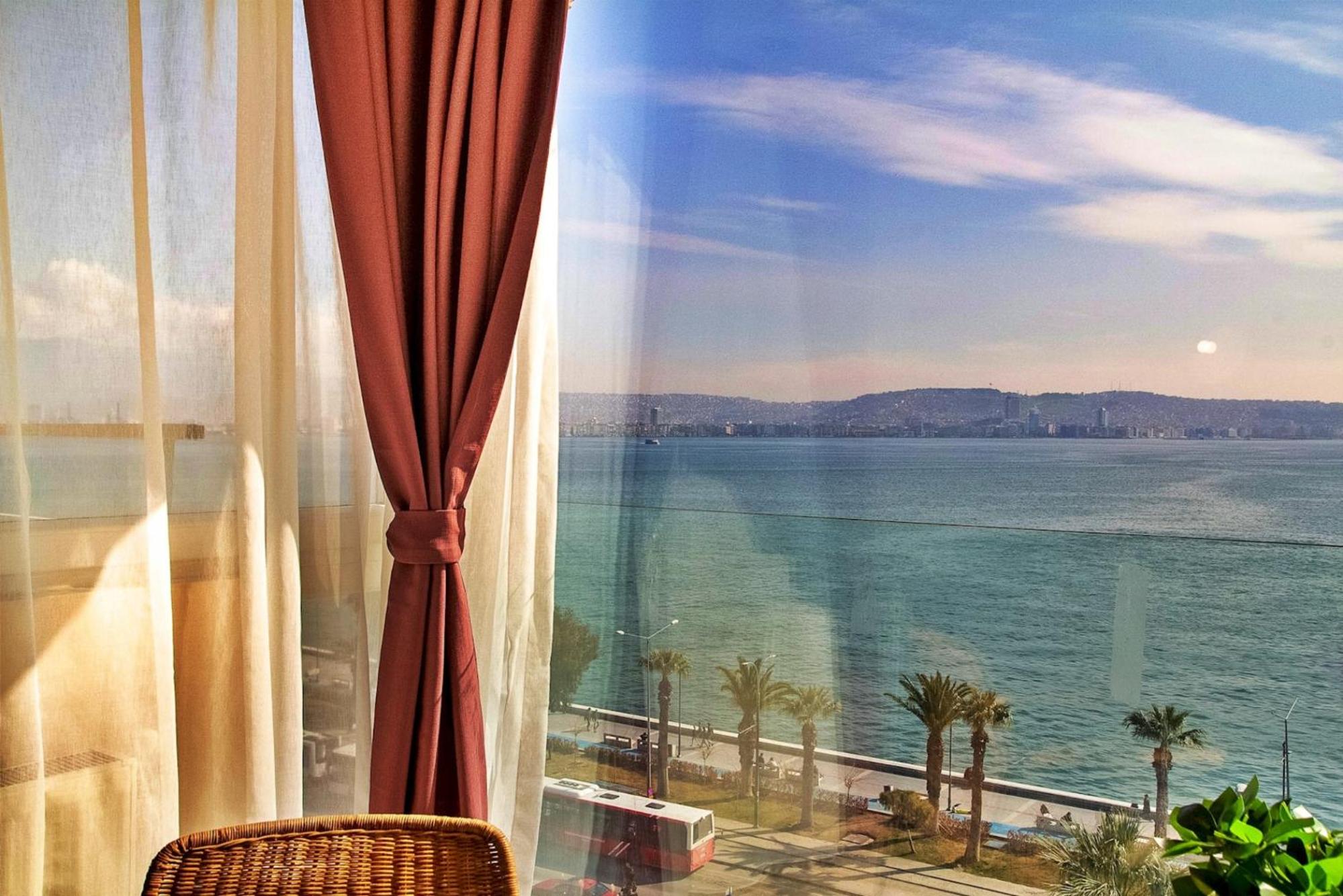 Sea-View 3BR Home in Karşıyaka