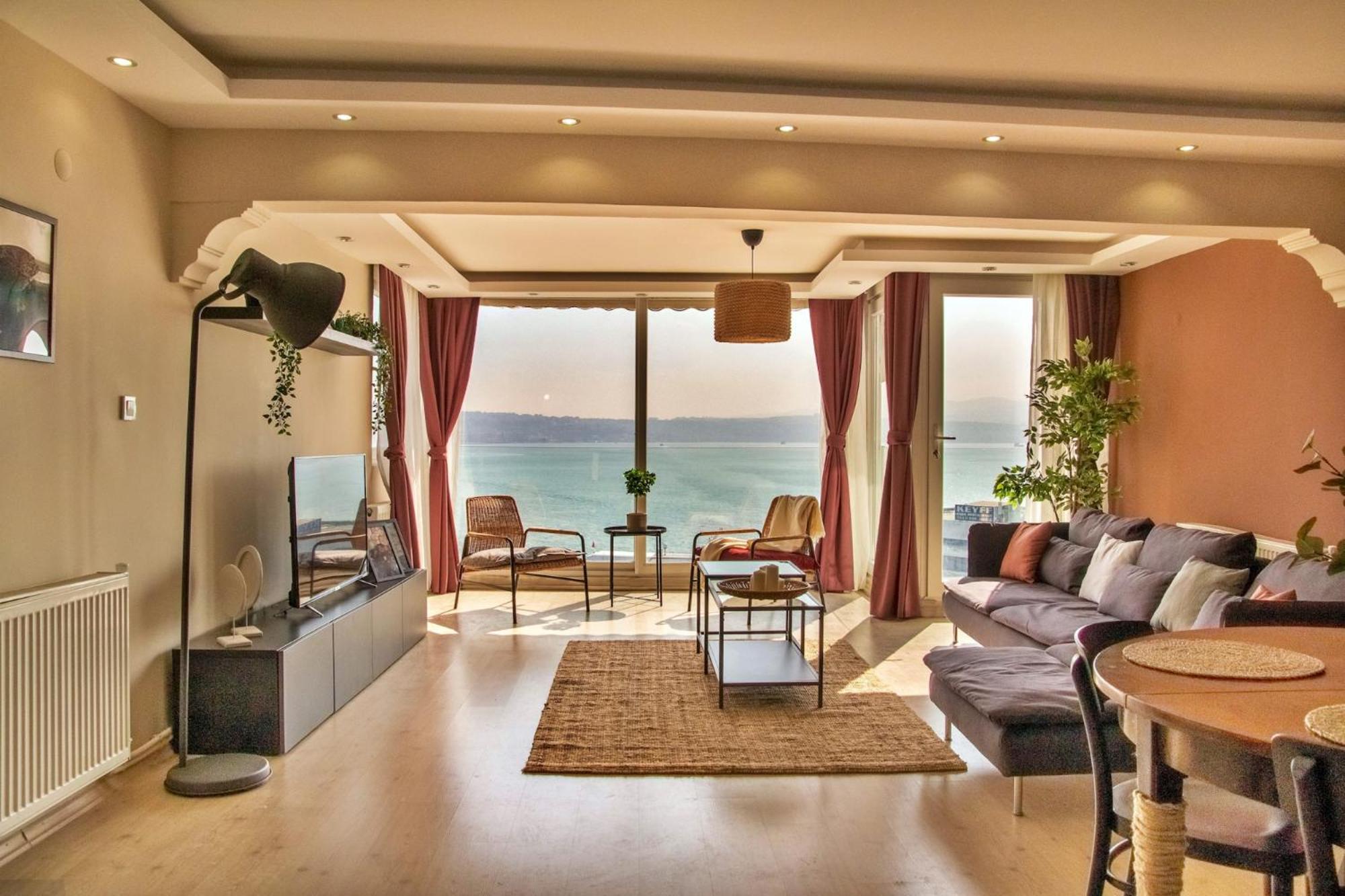Sea-View 3BR Home in Karşıyaka