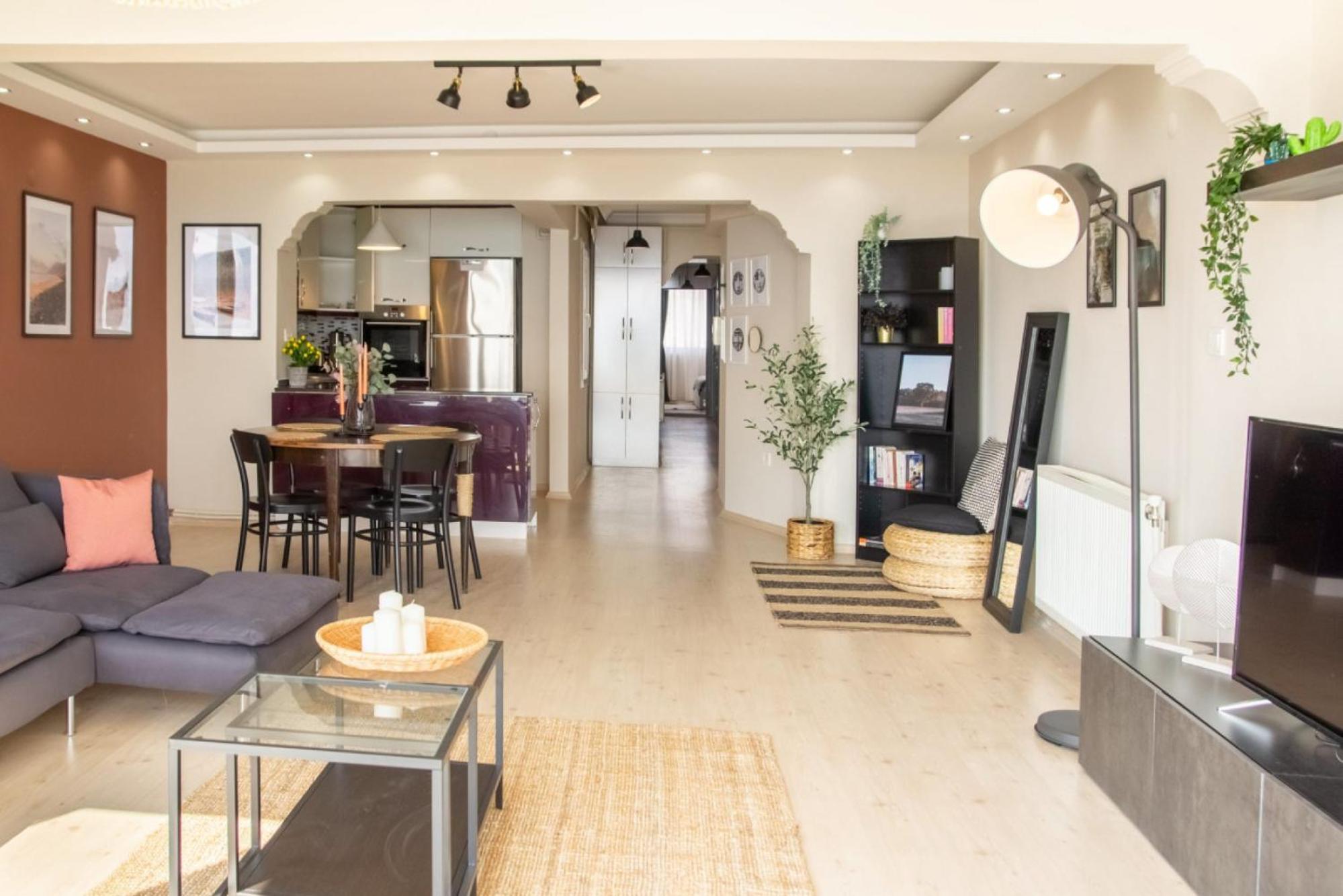 Sea-View 3BR Home in Karşıyaka