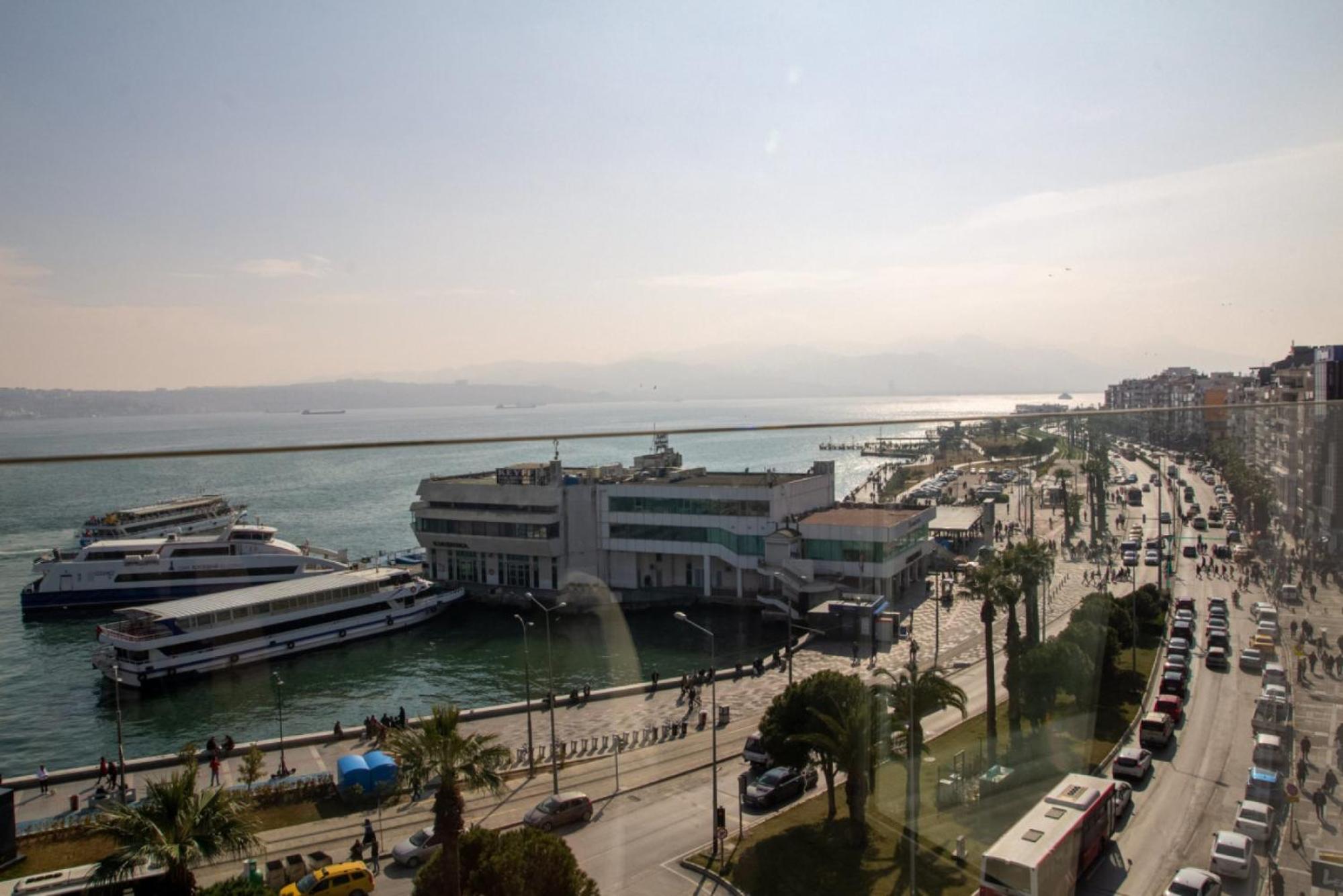 Sea-View 3BR Home in Karşıyaka