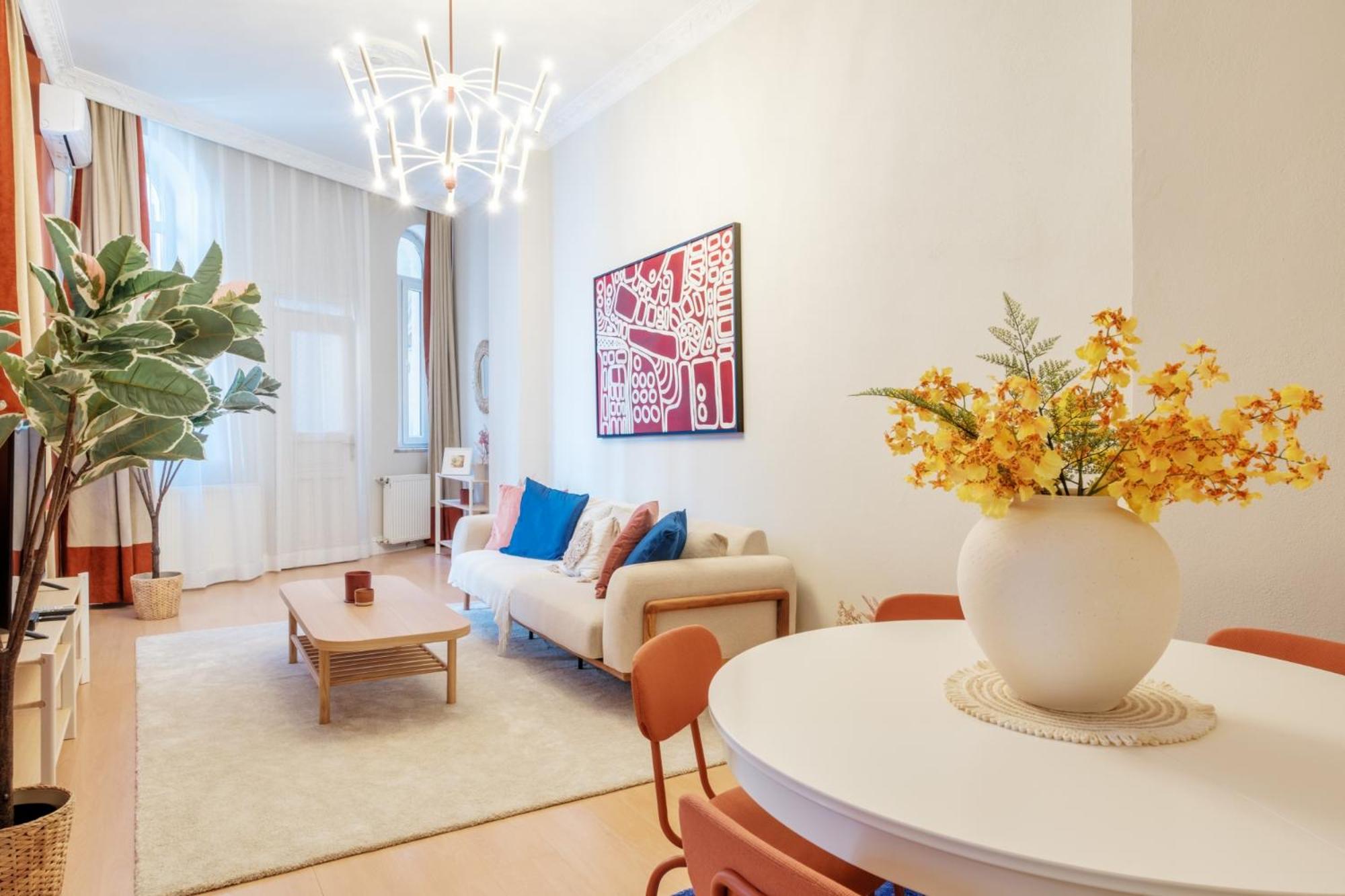 Urban Balcony Suite - Close to Taksim