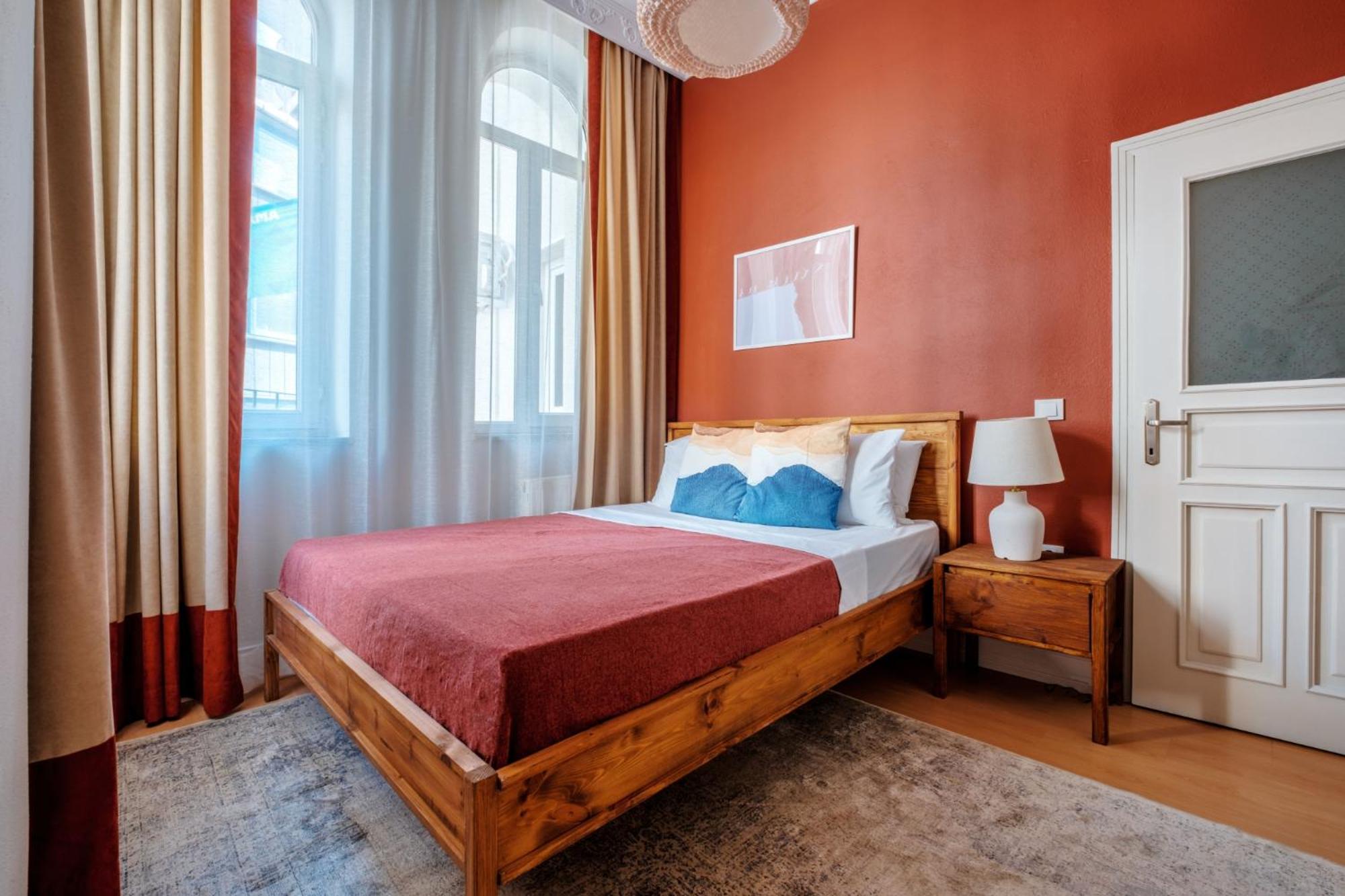 Urban Balcony Suite - Close to Taksim