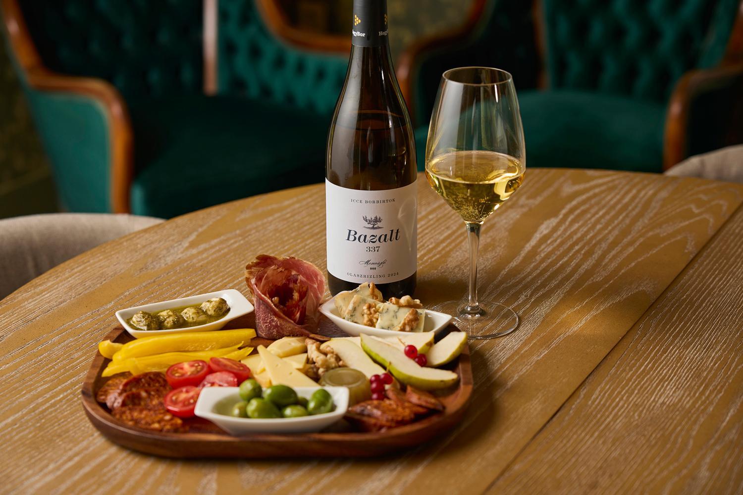 MONOslow - Wine, Dine & Rest