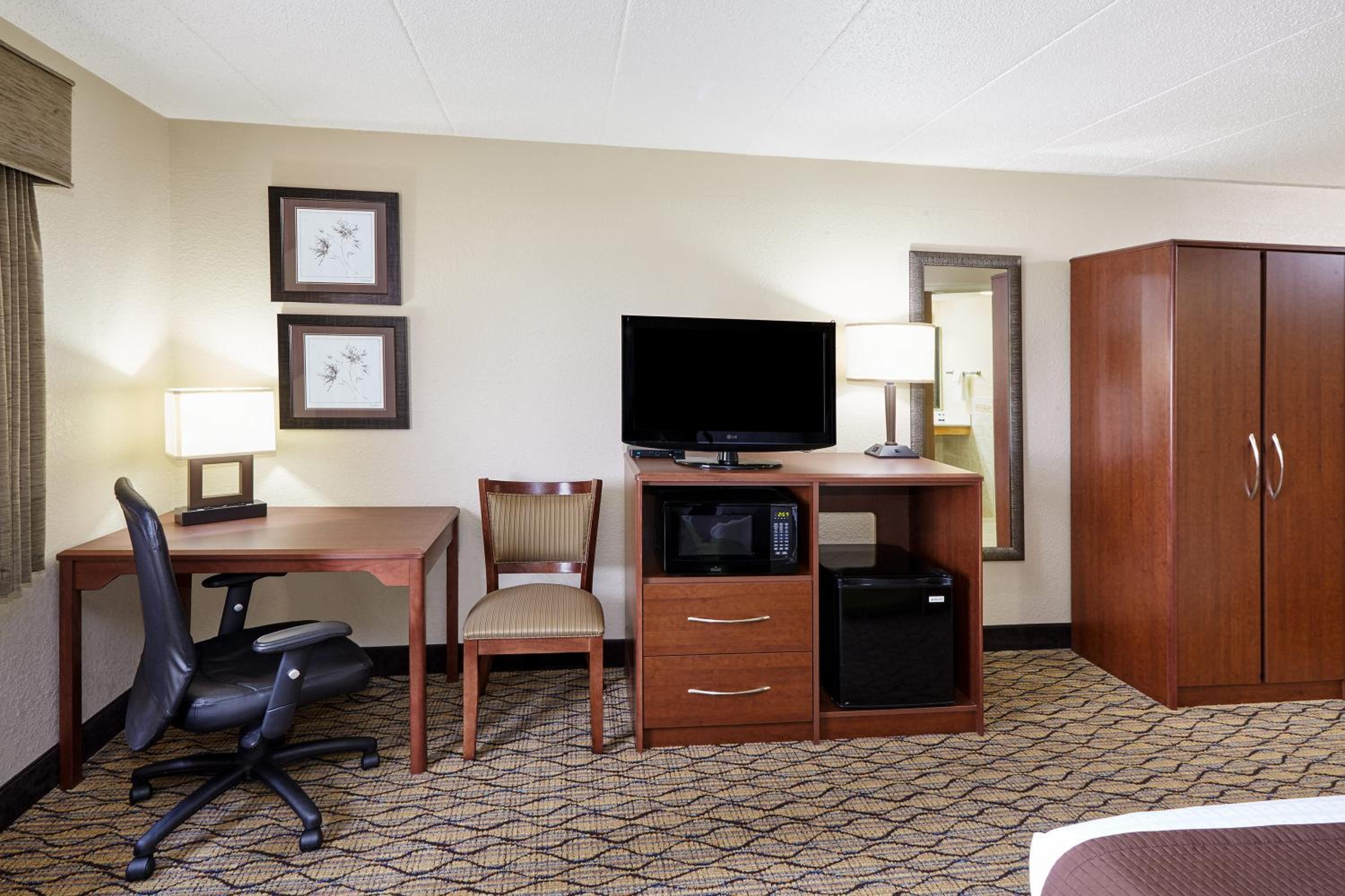 AmericInn by Wyndham Sheboygan view 4