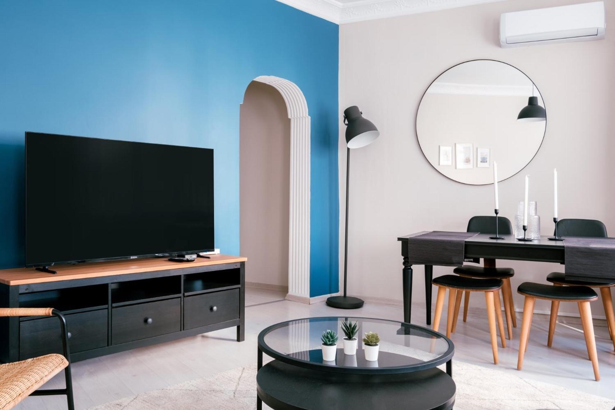 Stylish Flat w Balcony – 5 Mins from Taksim Square