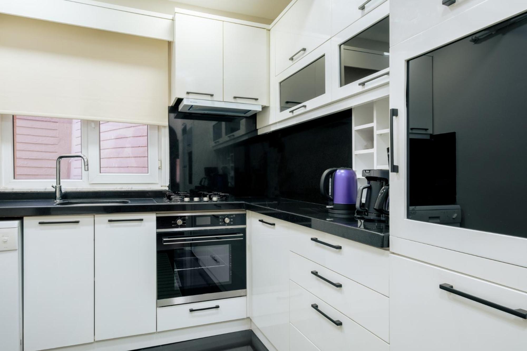 Stylish Flat w Balcony – 5 Mins from Taksim Square
