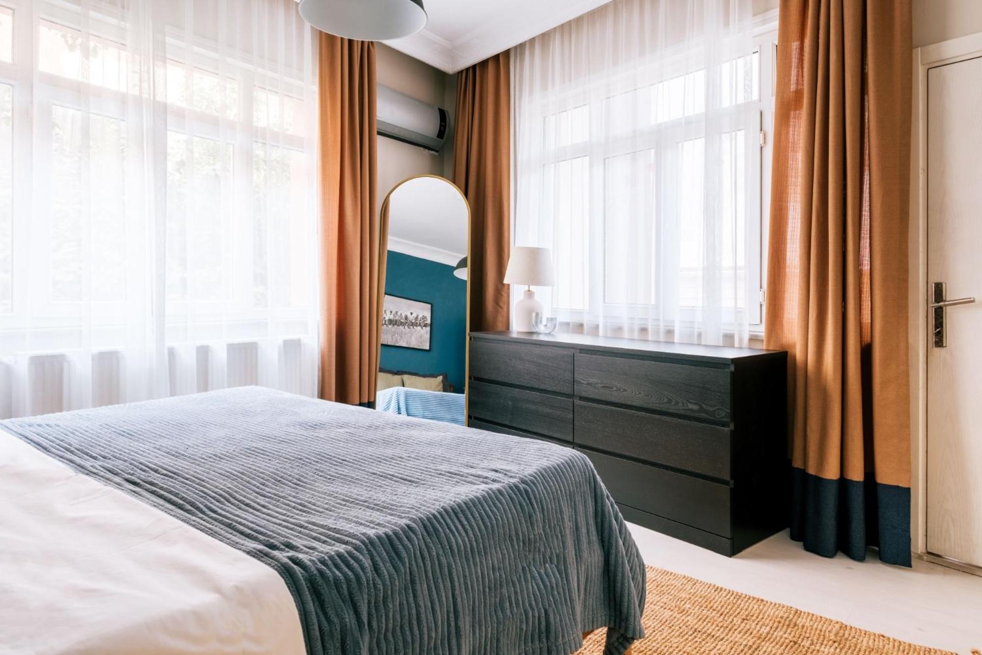 Stylish Flat w Balcony – 5 Mins from Taksim Square