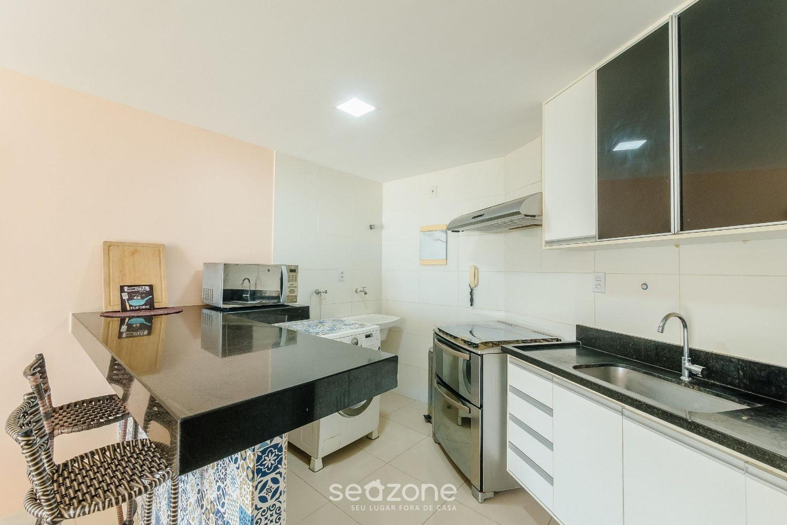 Apt w/ balcony & view, steps from the sea OPR0303