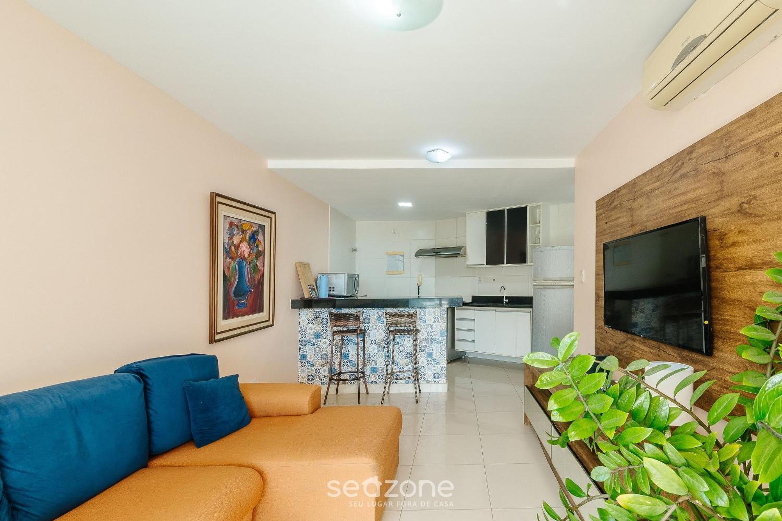 Apt w/ balcony & view, steps from the sea OPR0303