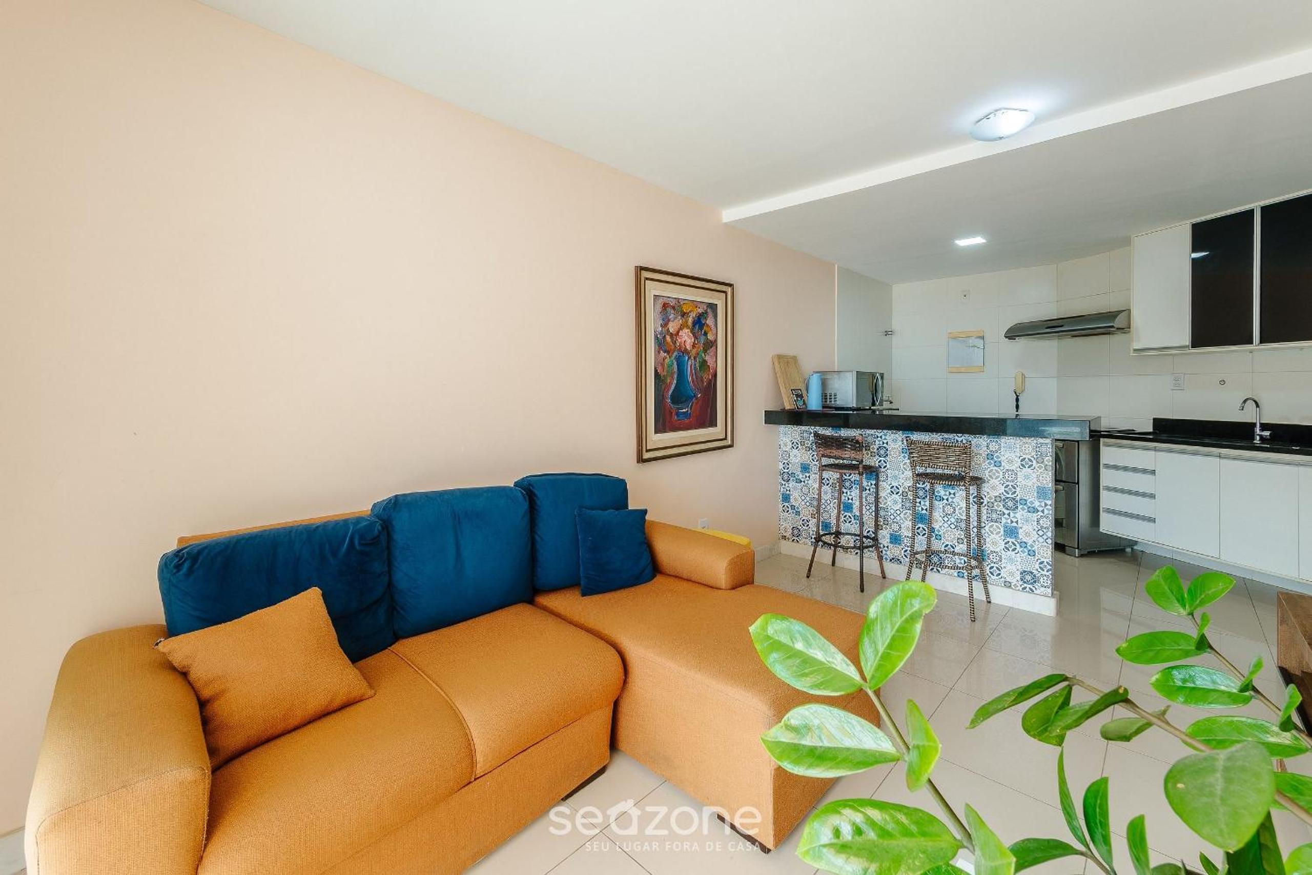 Apt w/ balcony & view, steps from the sea OPR0303
