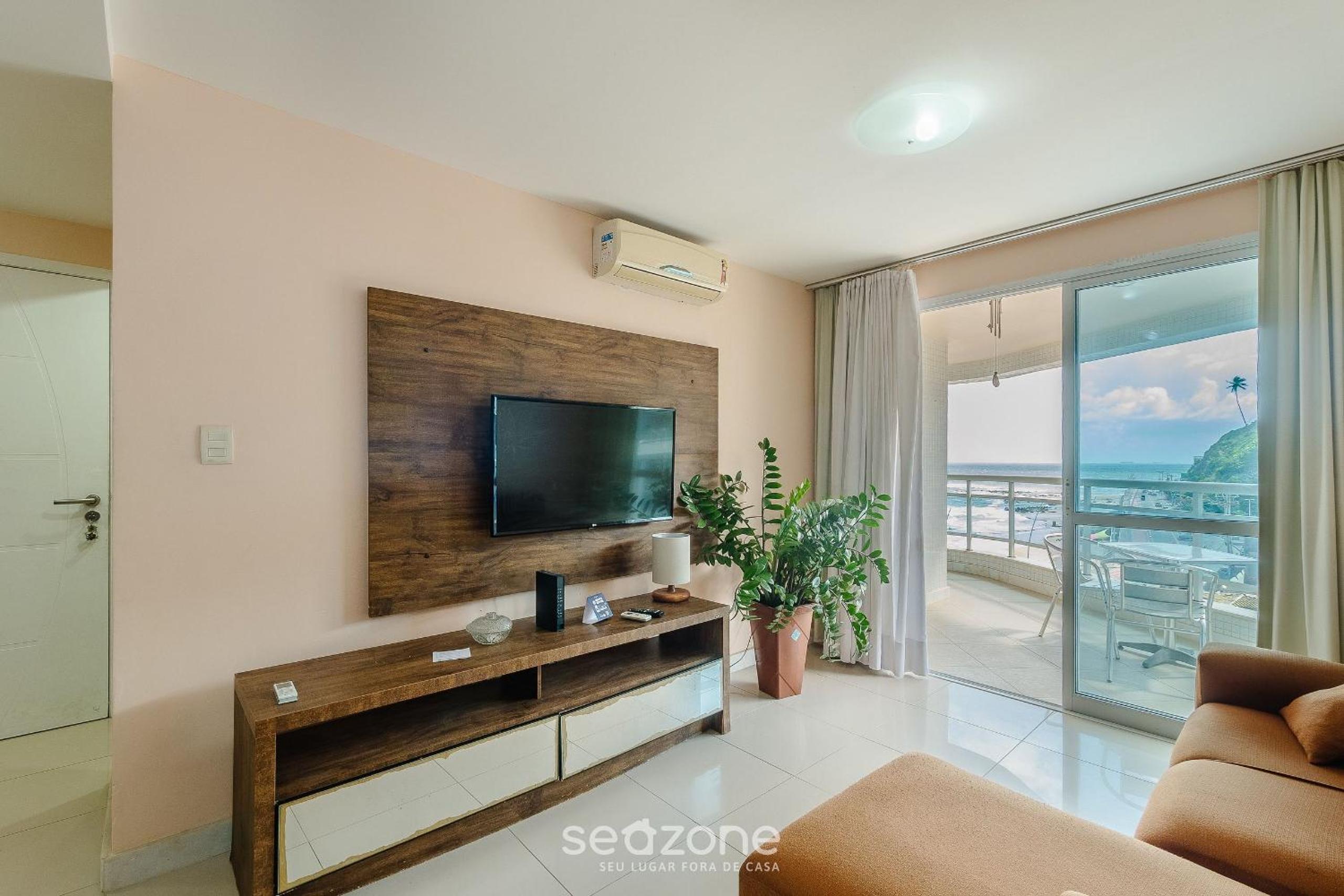 Apt w/ balcony & view, steps from the sea OPR0303