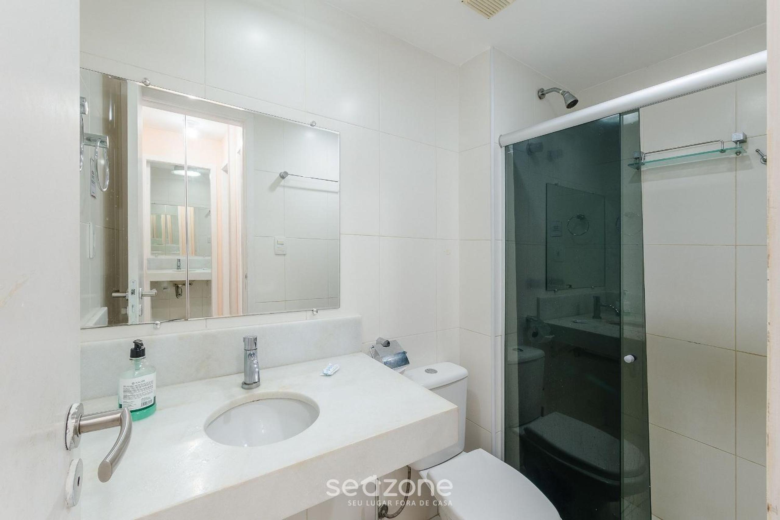 Apt w/ balcony & view, steps from the sea OPR0303