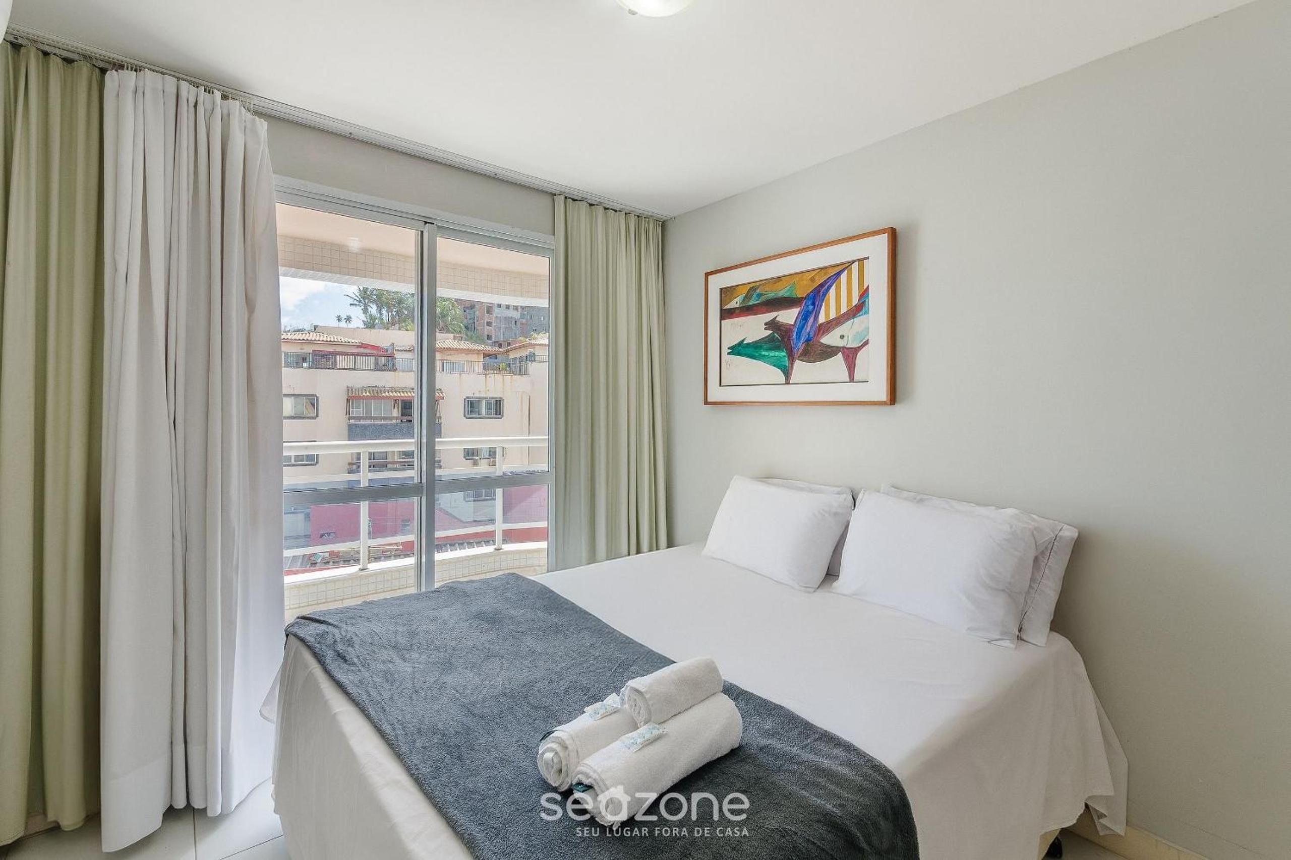 Apt w/ balcony & view, steps from the sea OPR0303