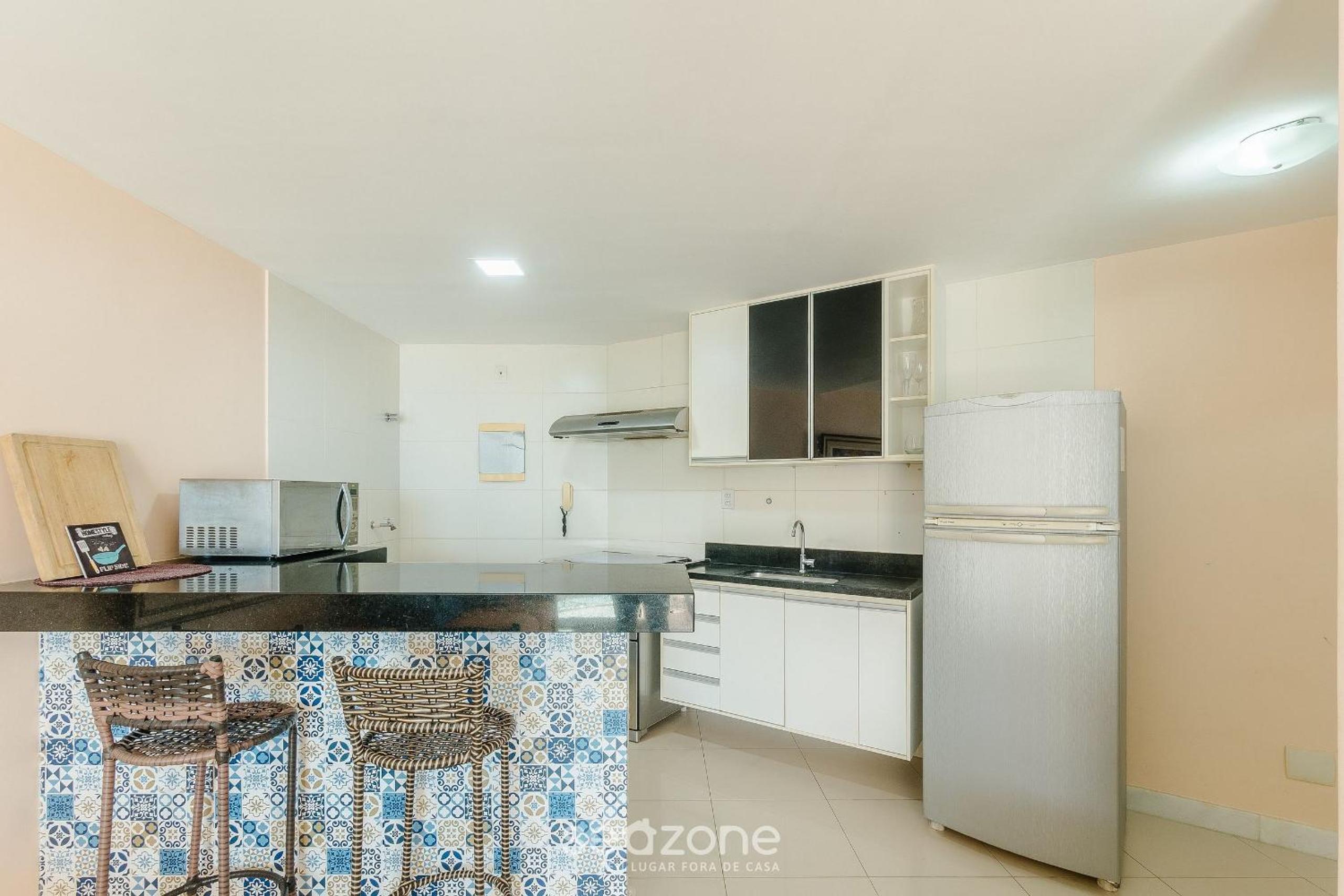 Apt w/ balcony & view, steps from the sea OPR0303