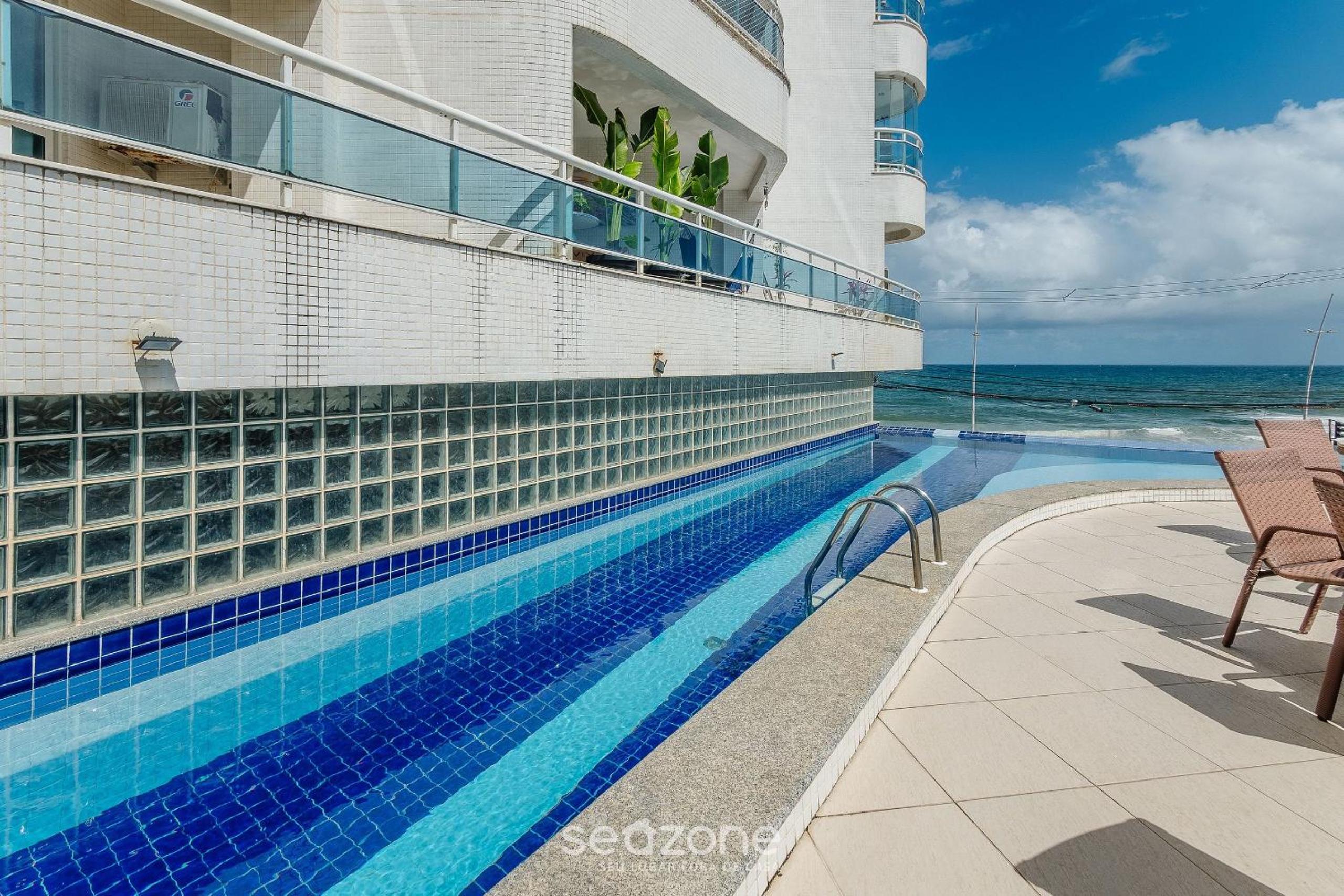 Apt w/ balcony & view, steps from the sea OPR0303