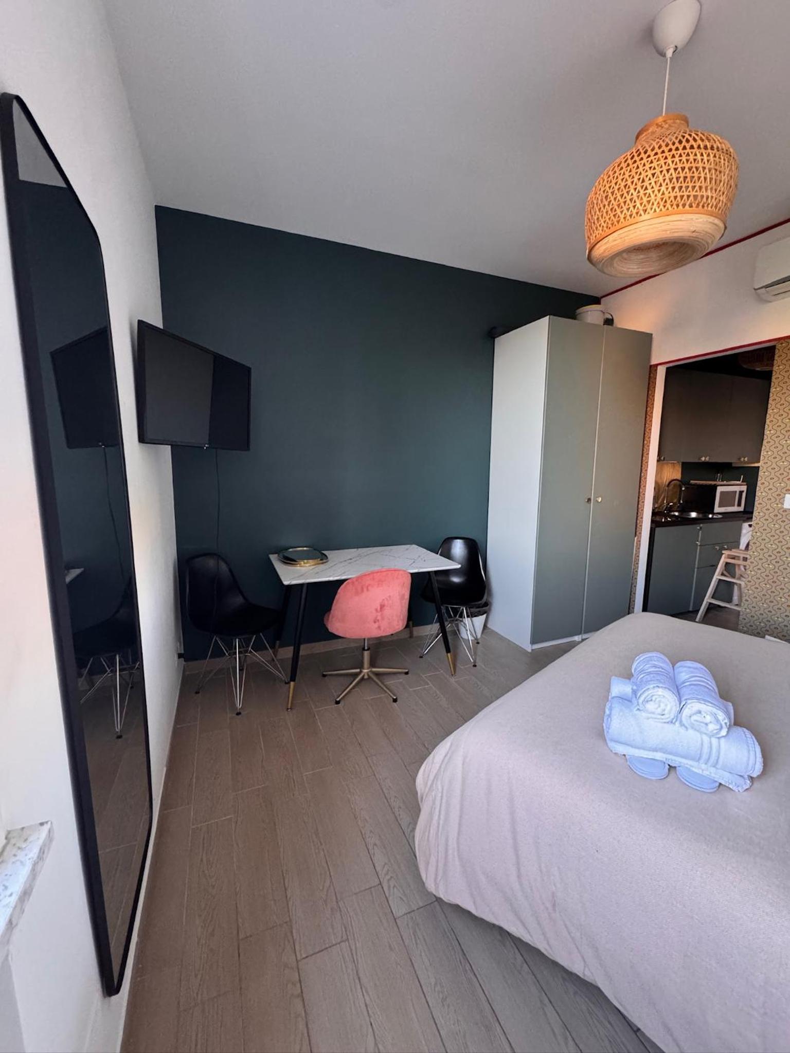Garibaldi Studio Apt