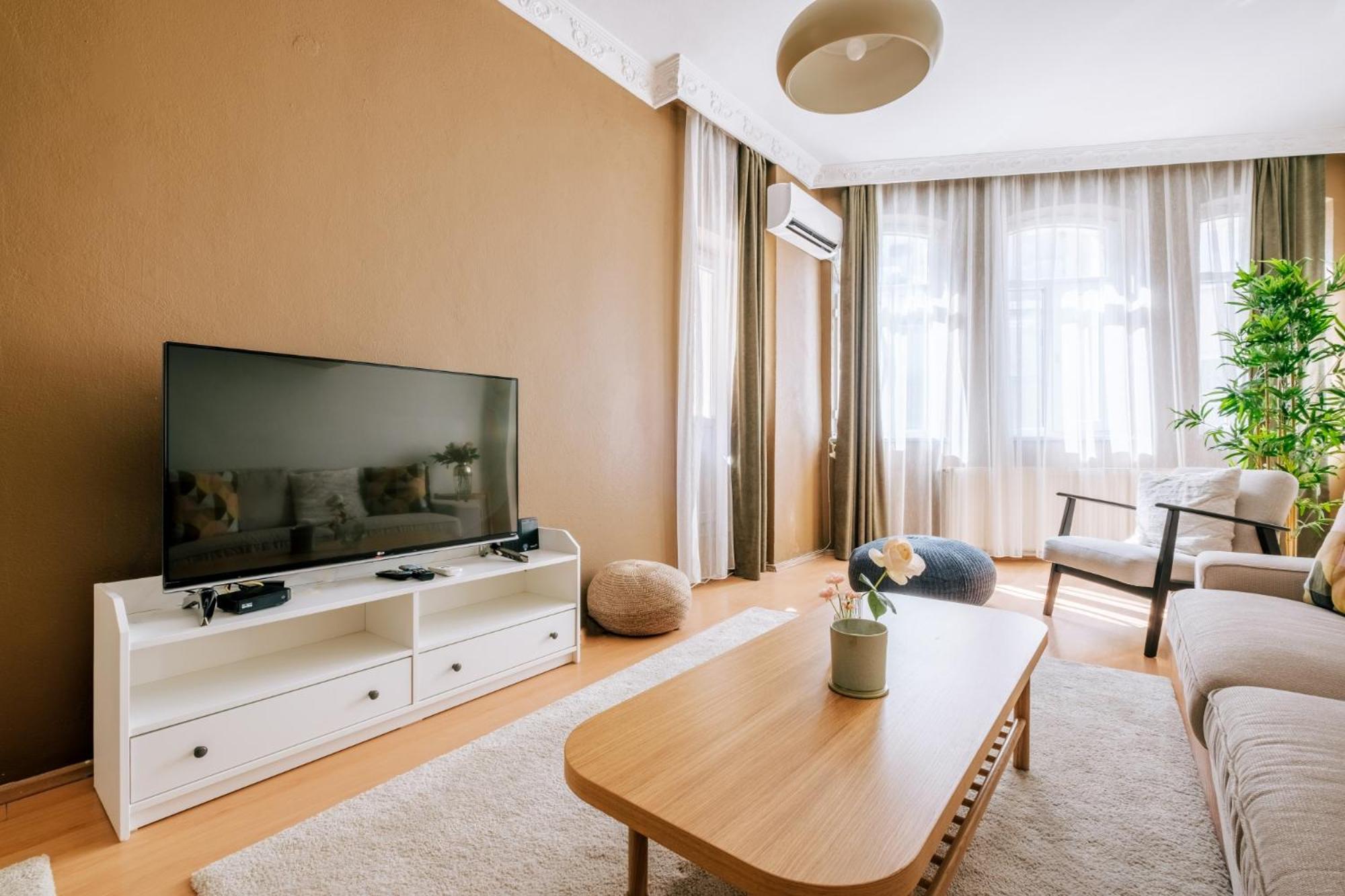 Upscale Apartments w Balcony - Near Istiklal