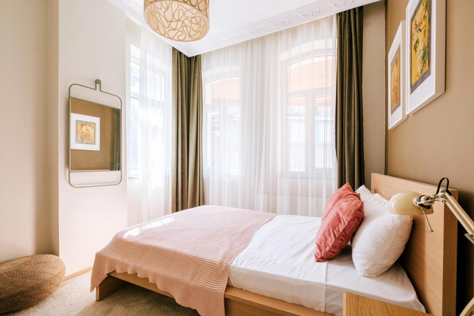 Upscale Apartments w Balcony - Near Istiklal