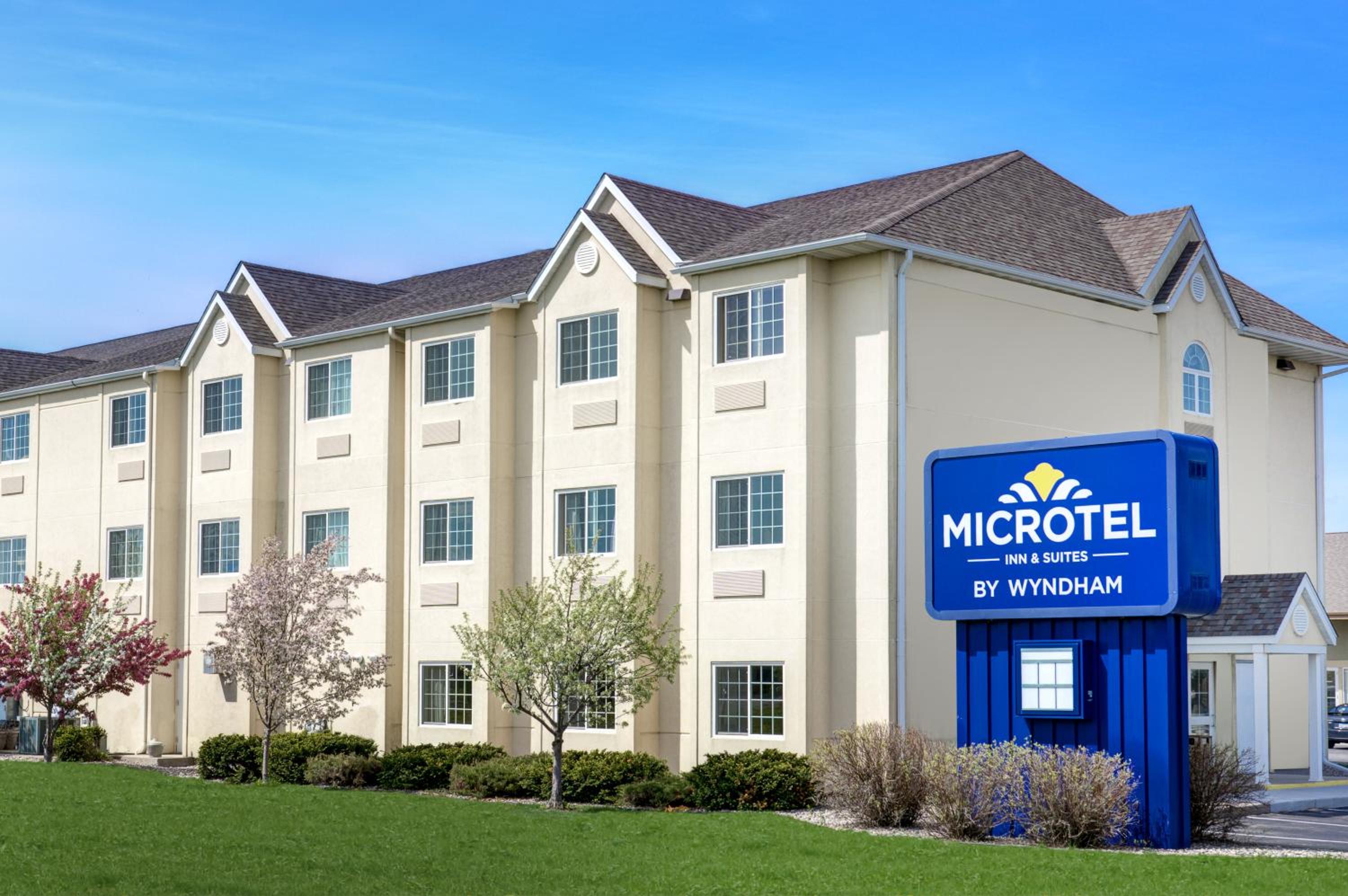 Microtel Inn & Suites by Wyndham Mankato view 2