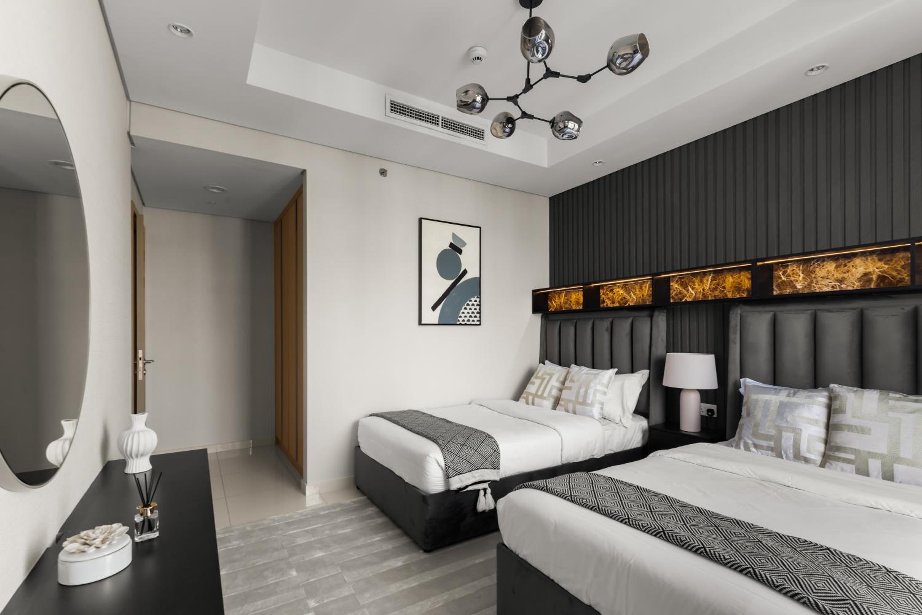 Gogoto4 - 2BR High Floor Burj View Infinity Pool PS5 NYE Fireworks View