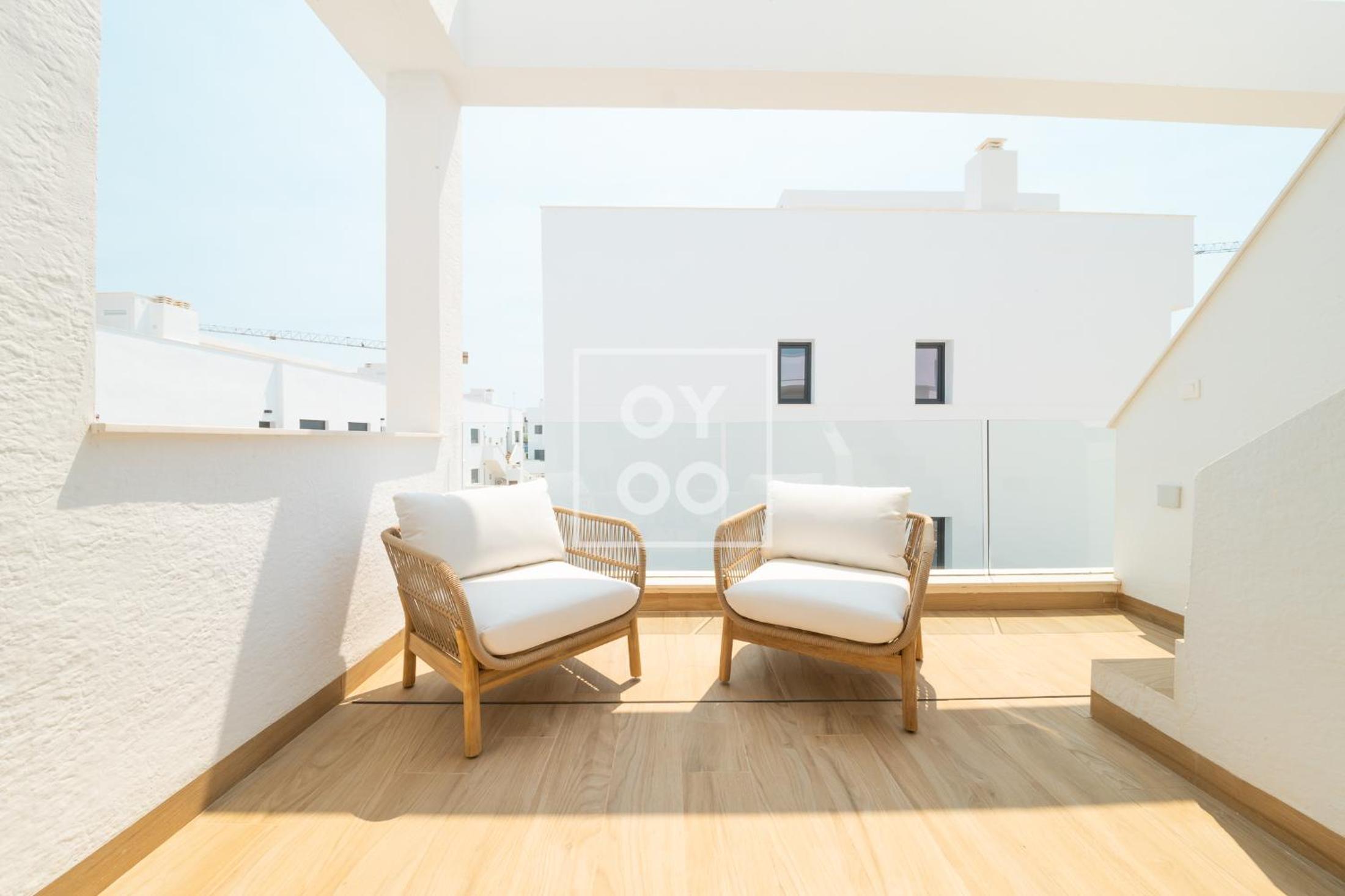Nalia Horizon Penthouse, Outdoor living with solarium, BBQ, pool, hot tub - by OYOOSTAYS