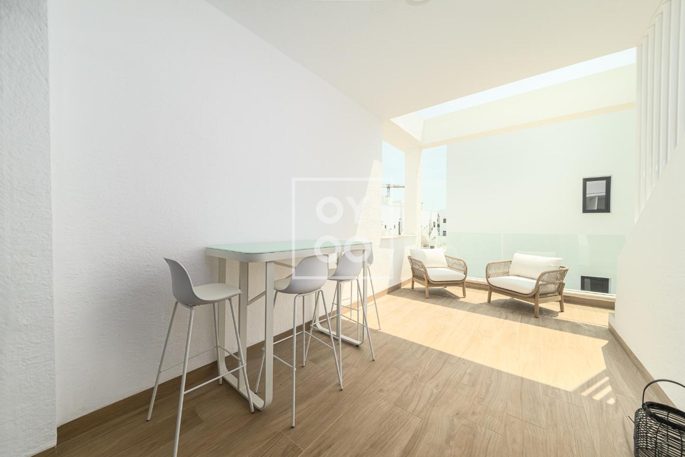 Nalia Horizon Penthouse, Outdoor living with solarium, BBQ, pool, hot tub - by OYOOSTAYS