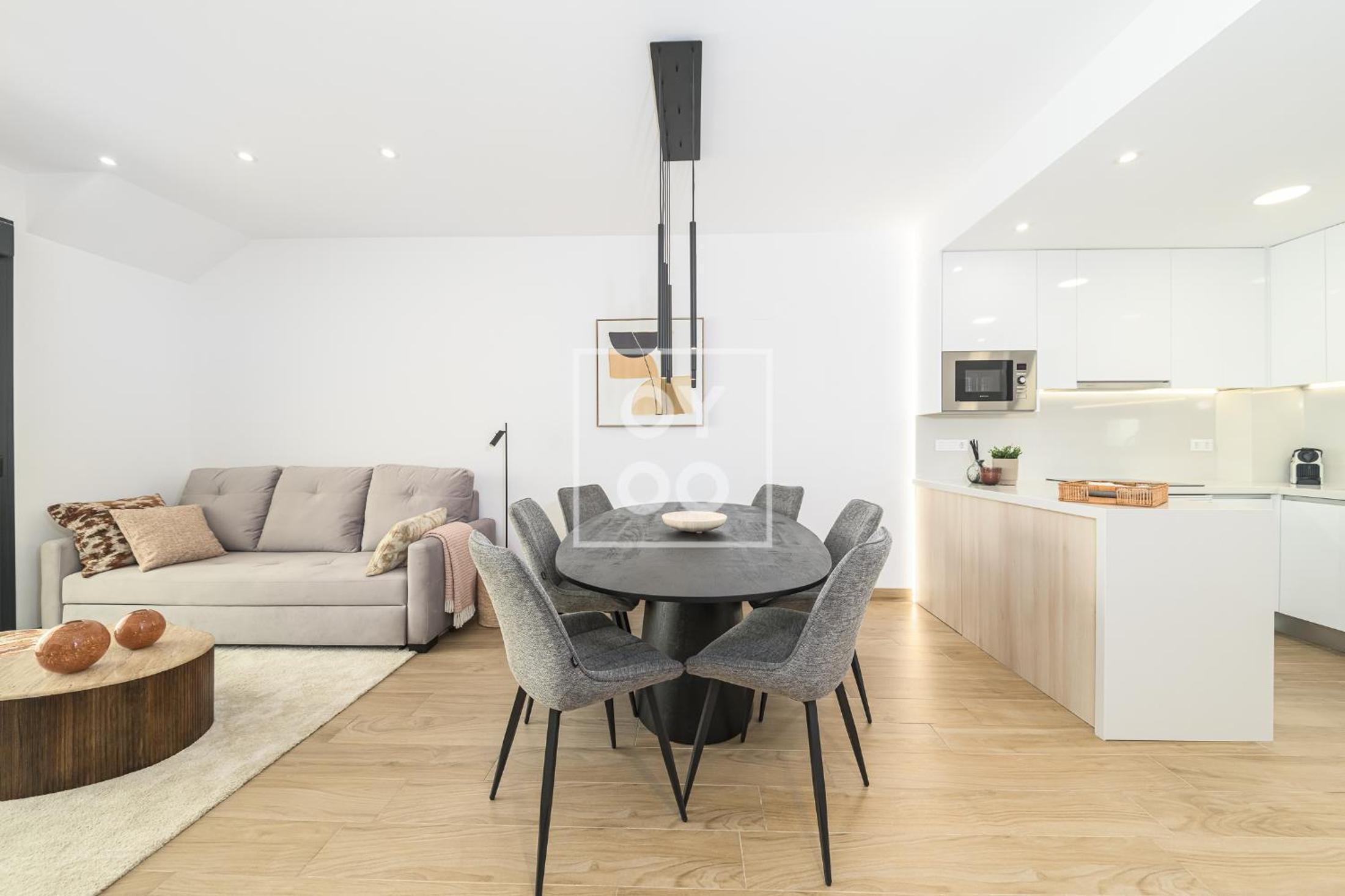 Nalia Horizon Penthouse, Outdoor living with solarium, BBQ, pool, hot tub - by OYOOSTAYS