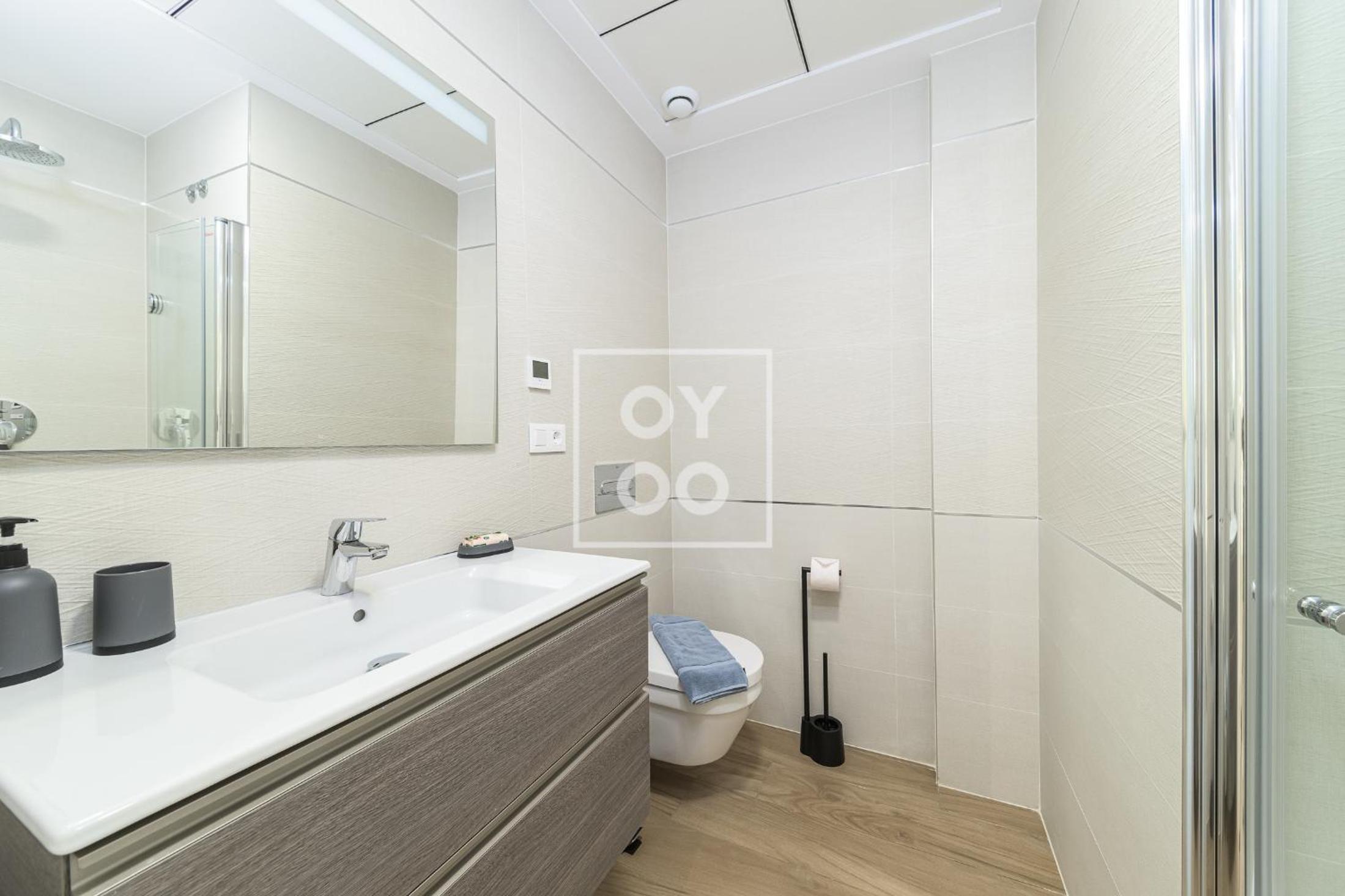 Nalia Horizon Penthouse, Outdoor living with solarium, BBQ, pool, hot tub - by OYOOSTAYS