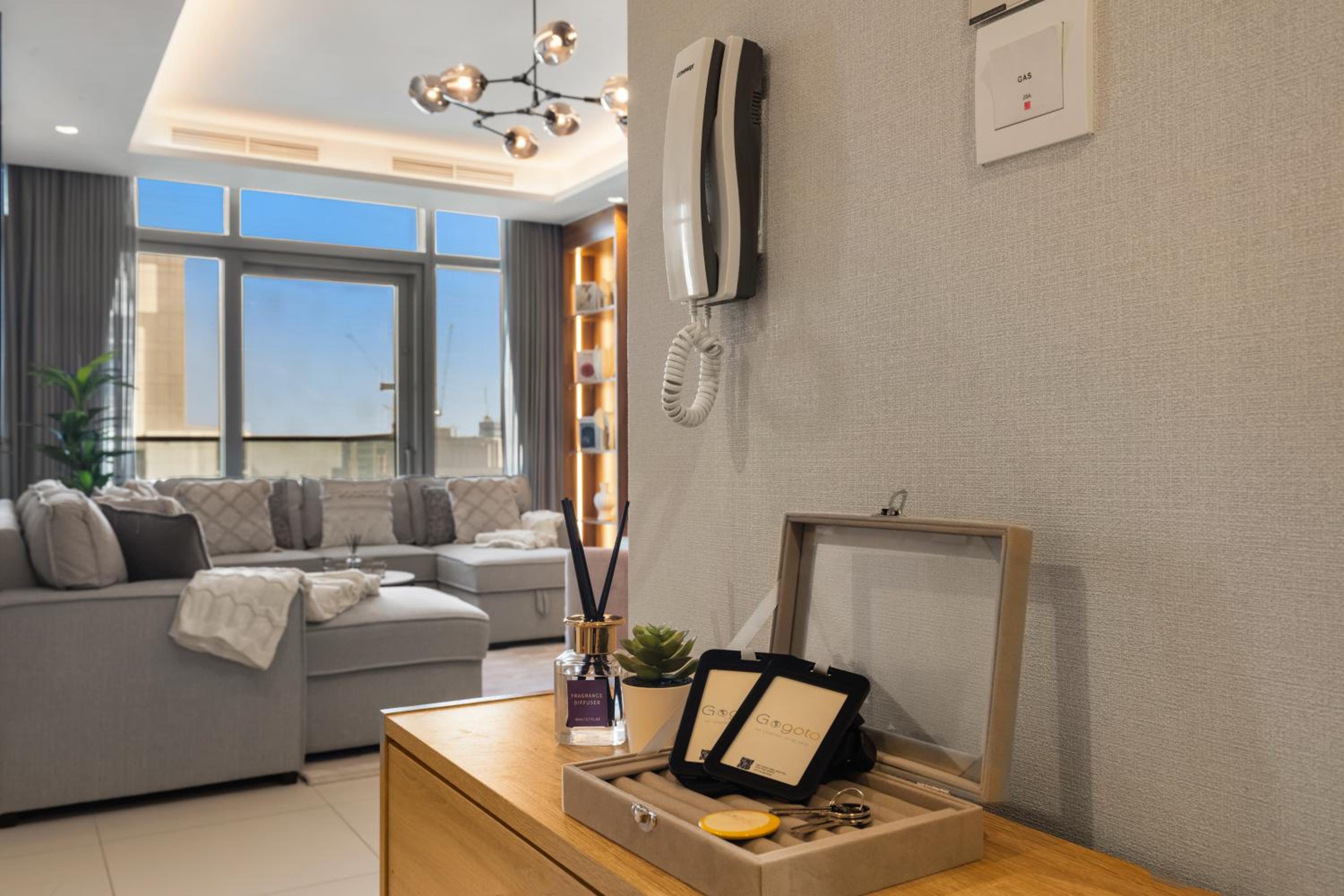 Gogoto4 - 2BR High Floor Burj View Infinity Pool PS5 NYE Fireworks View