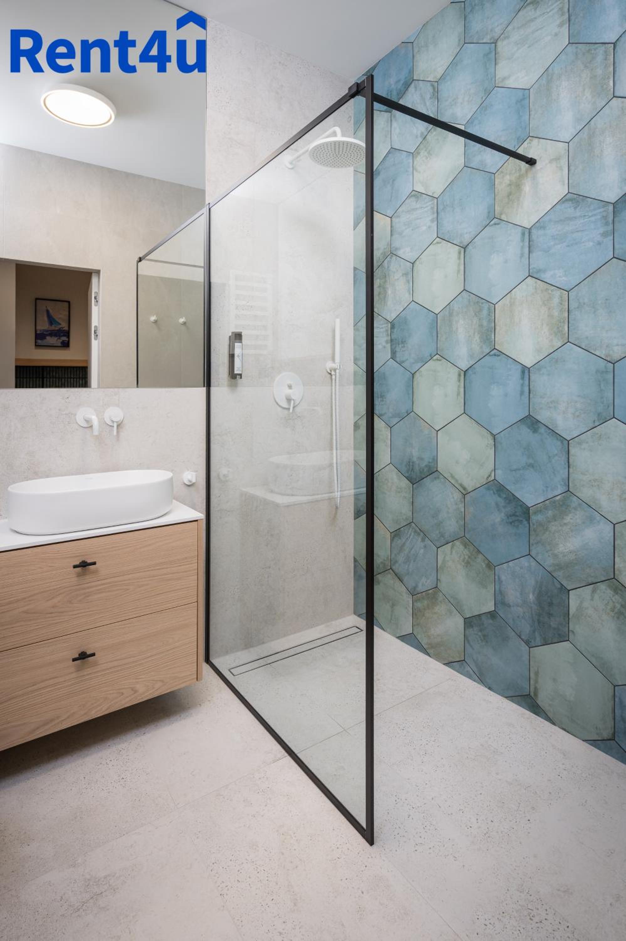 Blue Lake z basenem i SPA by Rent4You