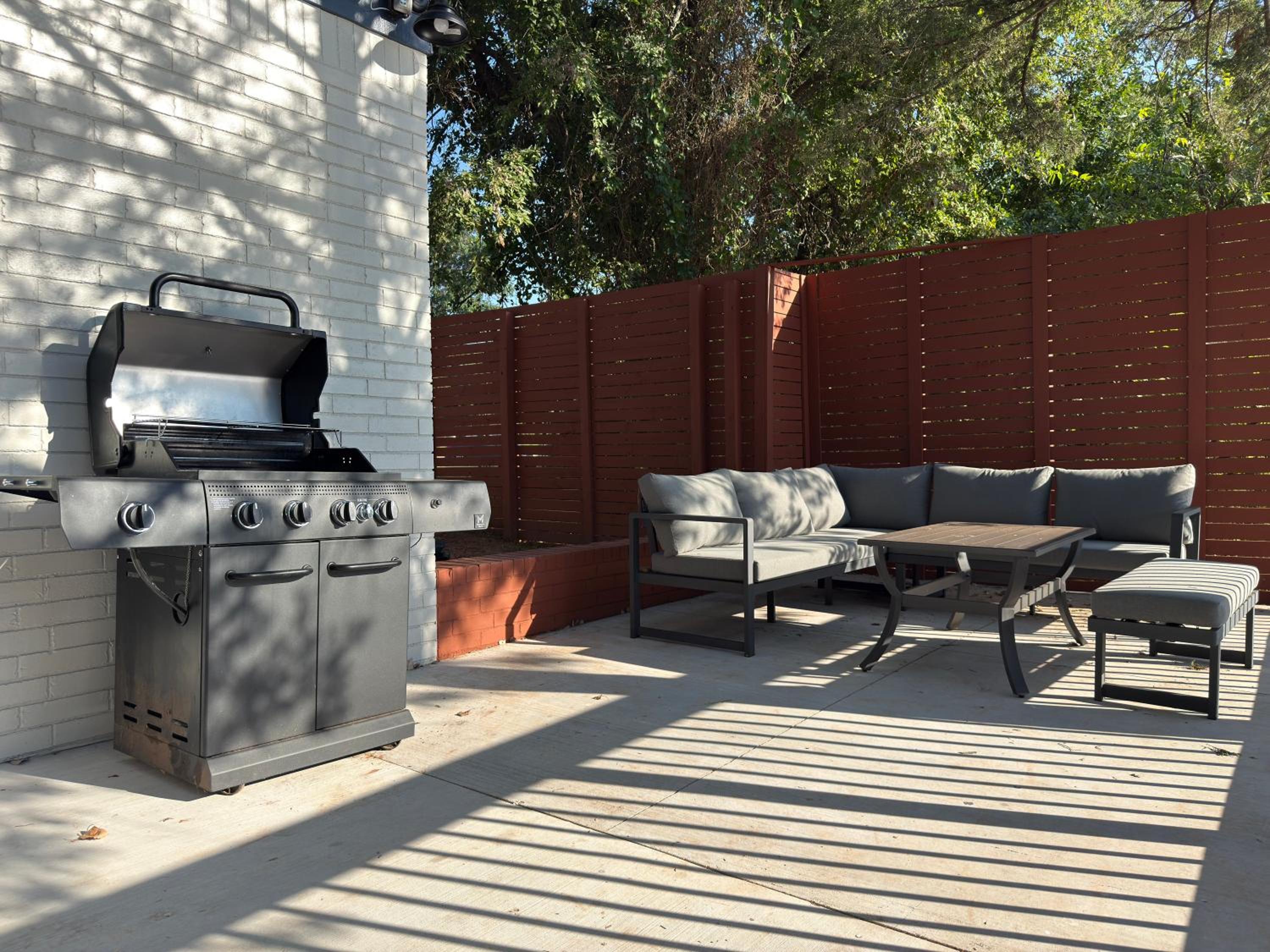 5BR Home Hot Tub, Patio, and Grill #LW